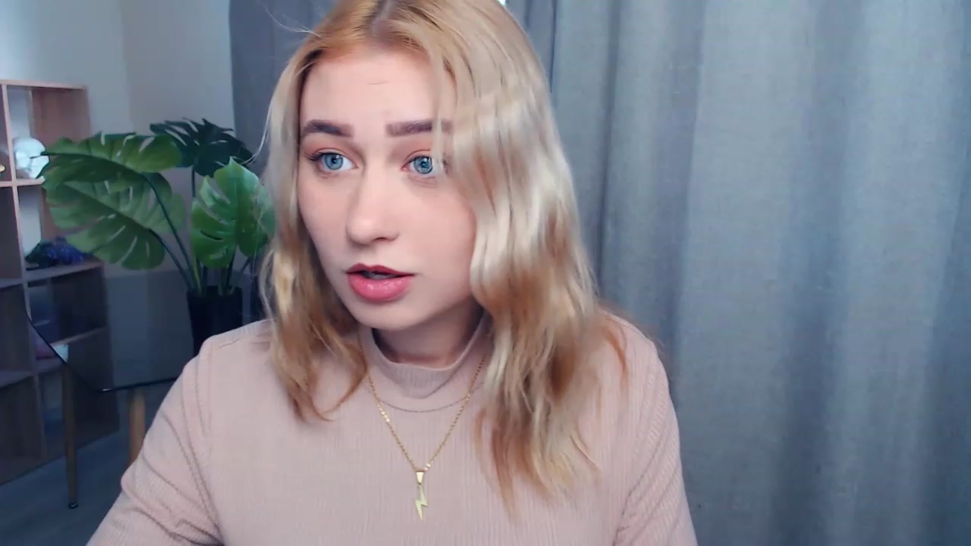 Gallery image thumbnail from Kukla_kolduna's myfreecams stream on, 05/01/2023, 16:00 image 14 of 20