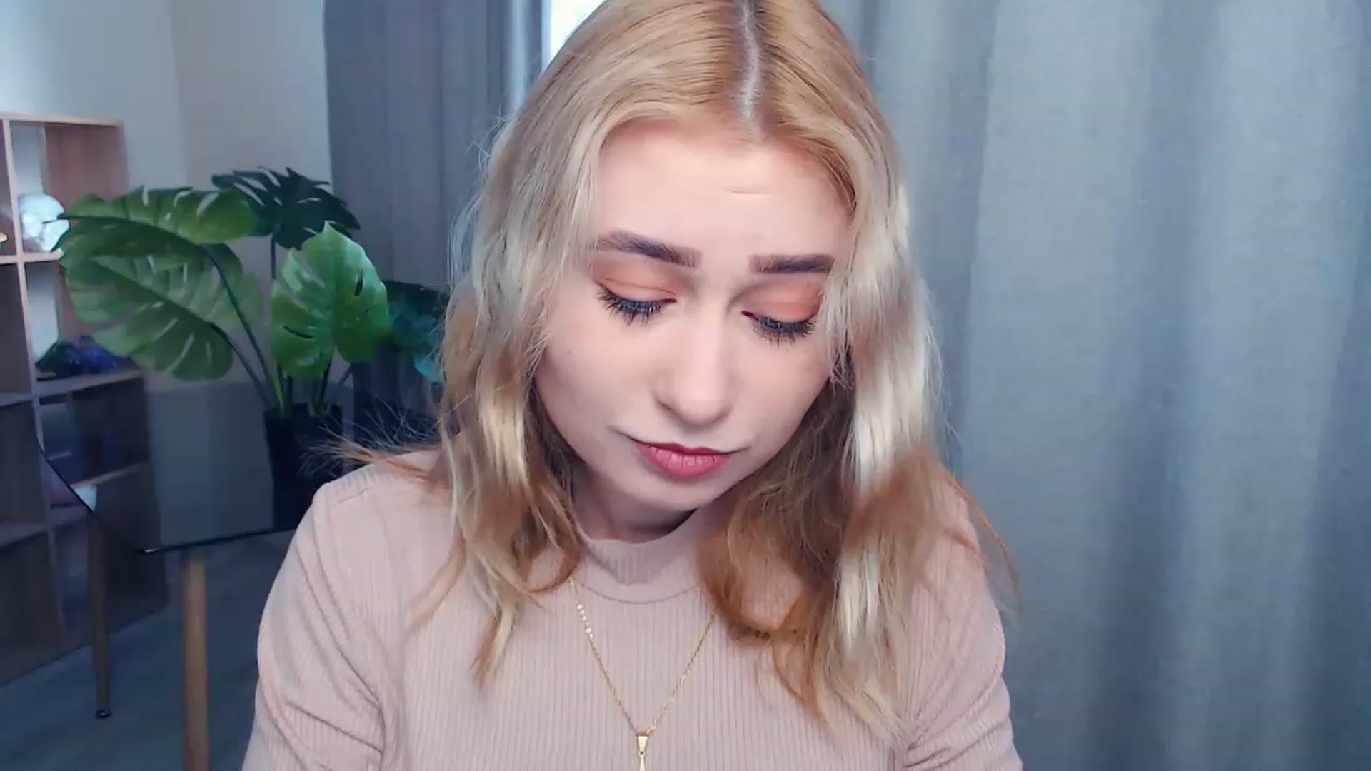 Gallery image thumbnail from Kukla_kolduna's myfreecams stream on, 05/01/2023, 16:00 image 12 of 20