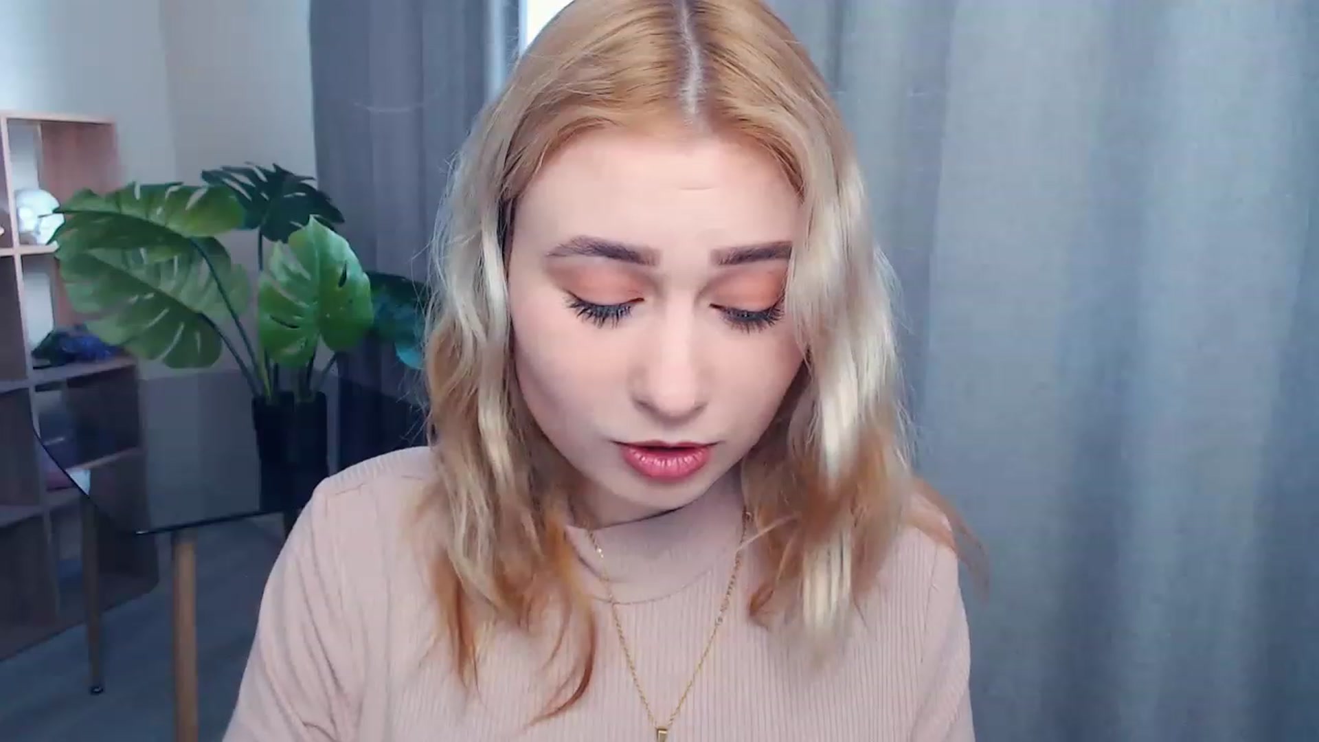Gallery image thumbnail from Kukla_kolduna's myfreecams stream on, 05/01/2023, 16:00 image 5 of 20