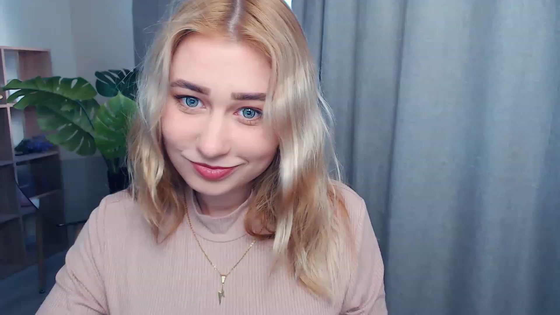 Gallery image thumbnail from Kukla_kolduna's myfreecams stream on, 05/01/2023, 16:00 image 18 of 20