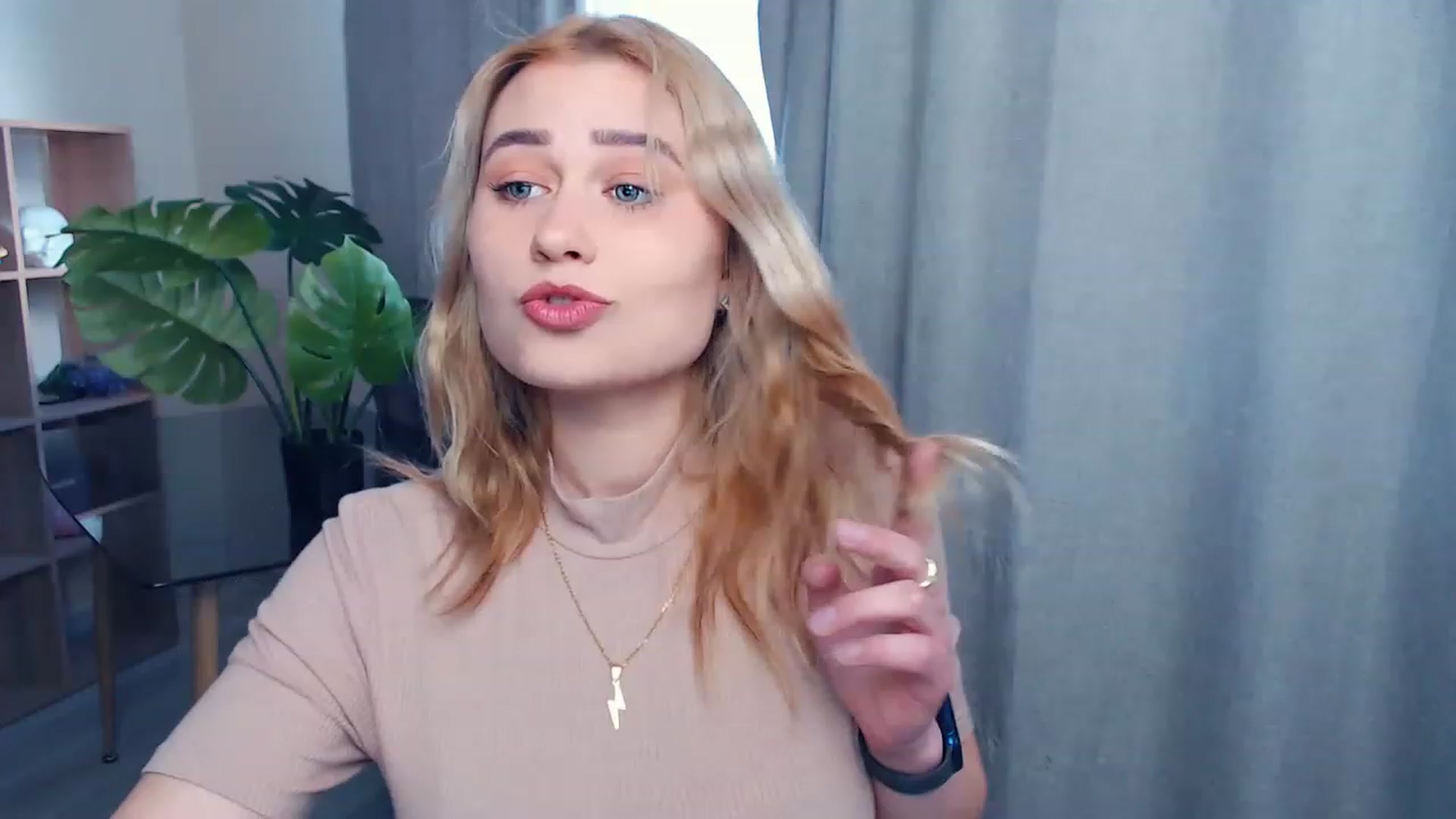 Gallery image thumbnail from Kukla_kolduna's myfreecams stream on, 05/01/2023, 16:00 image 13 of 20