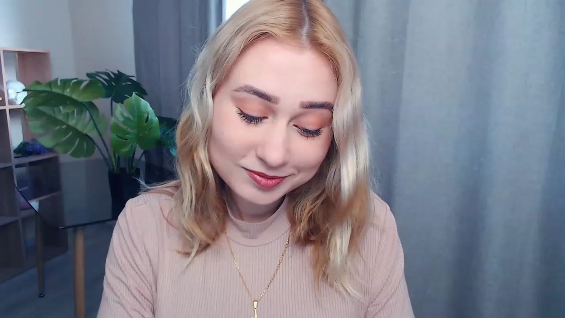 Gallery image thumbnail from Kukla_kolduna's myfreecams stream on, 05/01/2023, 16:00 image 7 of 20