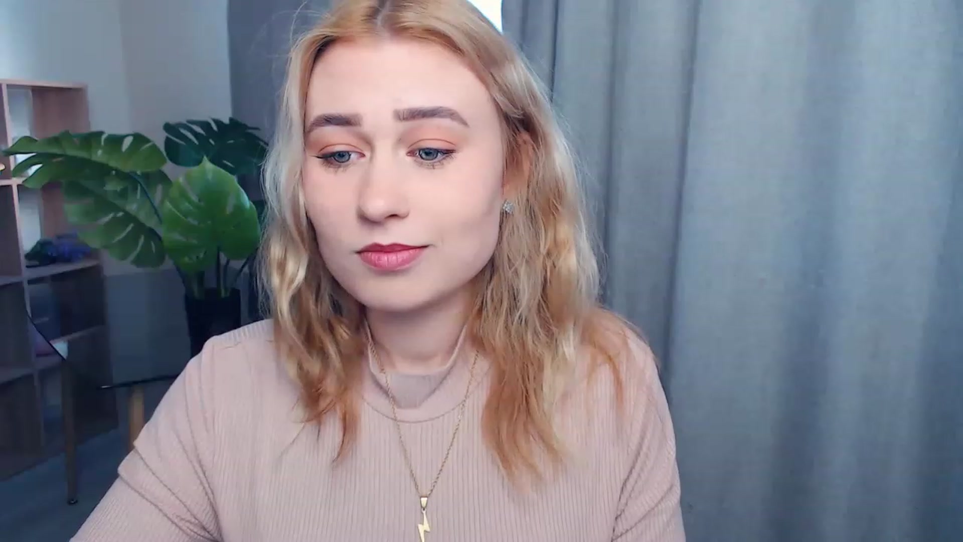 Gallery image thumbnail from Kukla_kolduna's myfreecams stream on, 05/01/2023, 16:00 image 16 of 20