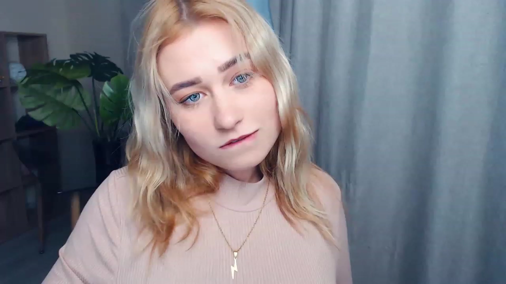 Gallery image thumbnail from Kukla_kolduna's myfreecams stream on, 05/01/2023, 17:42 image 7 of 20