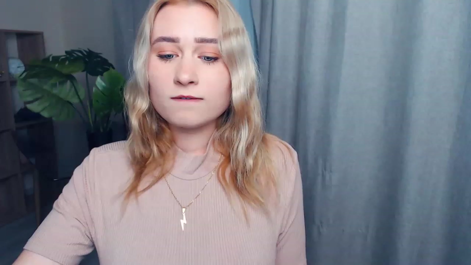 Gallery image thumbnail from Kukla_kolduna's myfreecams stream on, 05/01/2023, 17:42 image 19 of 20