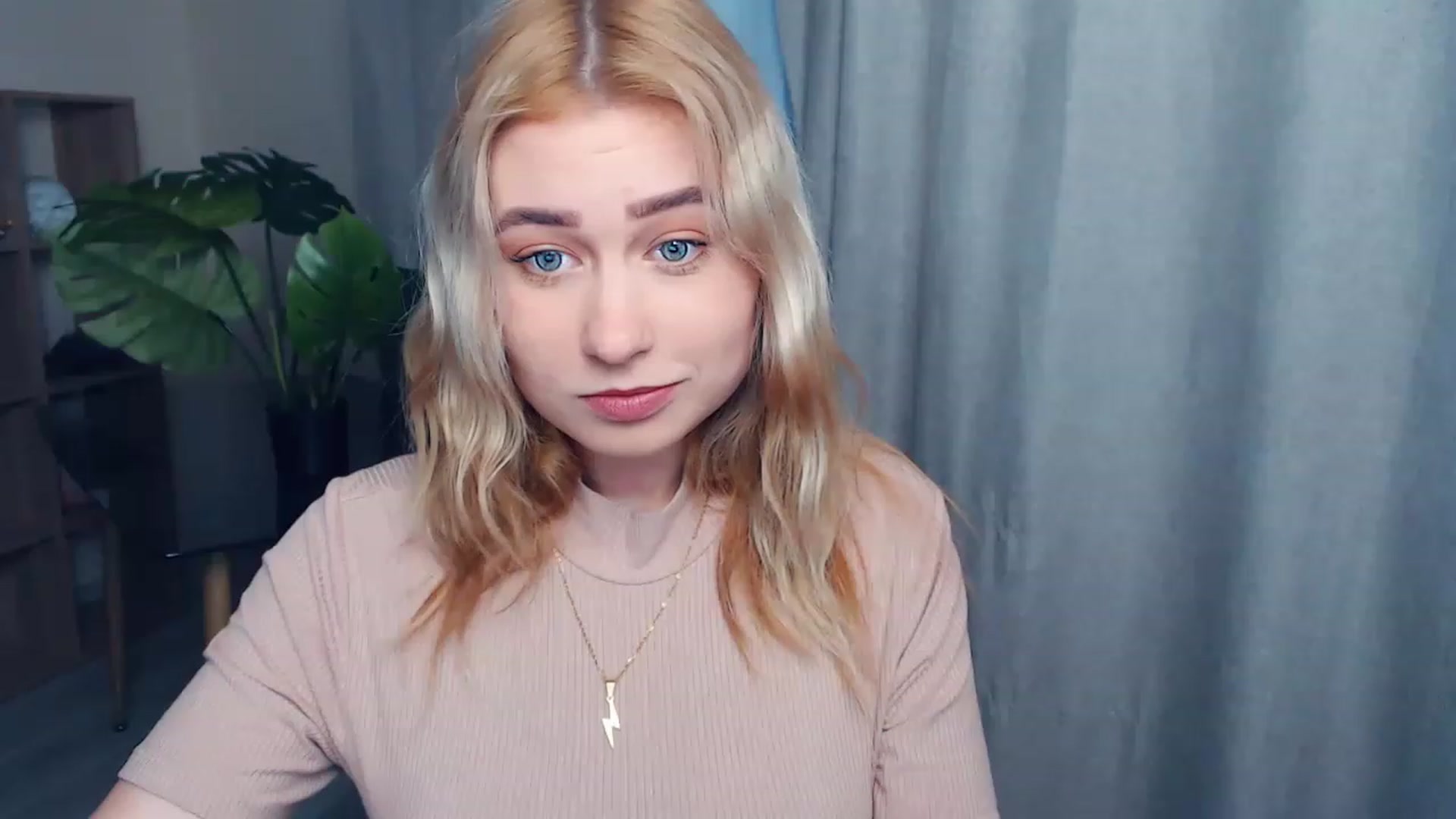 Gallery image thumbnail from Kukla_kolduna's myfreecams stream on, 05/01/2023, 17:42 image 6 of 20