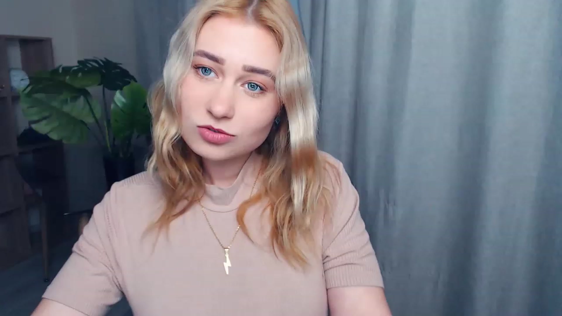 Gallery image thumbnail from Kukla_kolduna's myfreecams stream on, 05/01/2023, 17:42 image 16 of 20