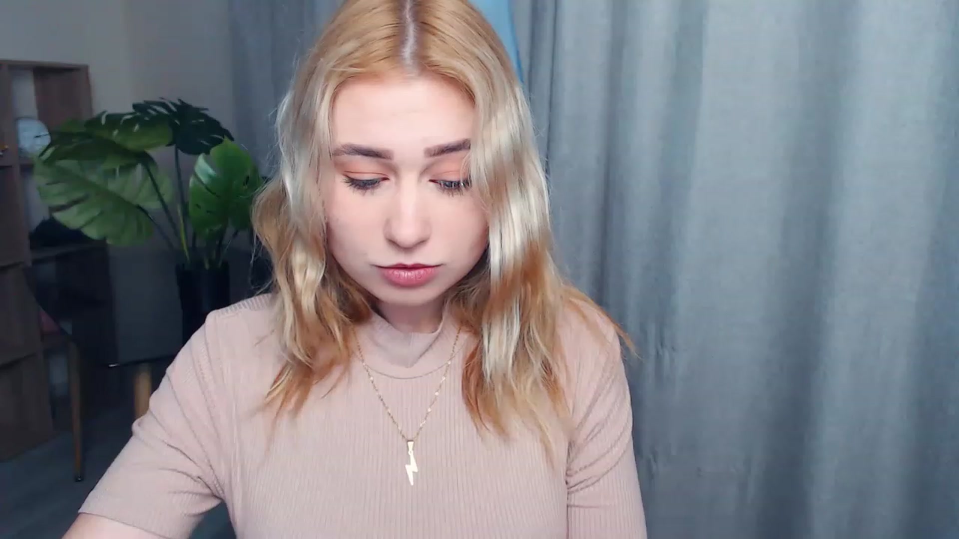 Gallery image thumbnail from Kukla_kolduna's myfreecams stream on, 05/01/2023, 17:42 image 3 of 20