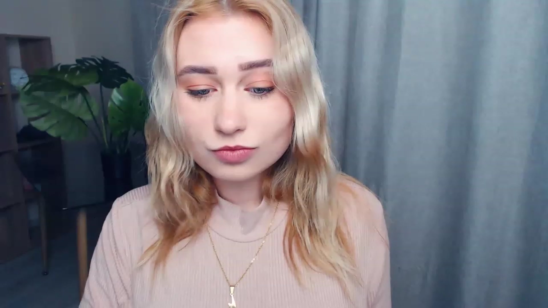 Gallery image thumbnail from Kukla_kolduna's myfreecams stream on, 05/01/2023, 17:42 image 9 of 20