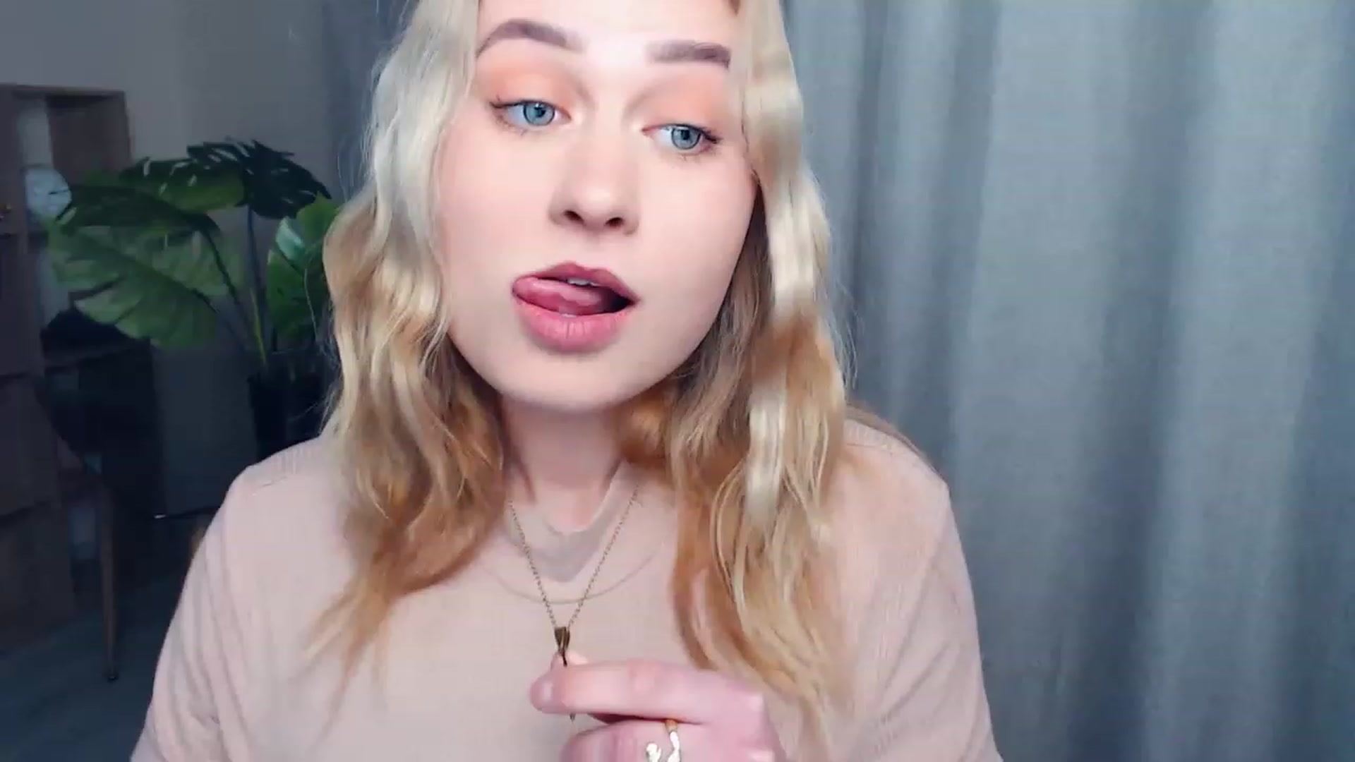 Gallery image thumbnail from Kukla_kolduna's myfreecams stream on, 05/01/2023, 17:42 image 14 of 20