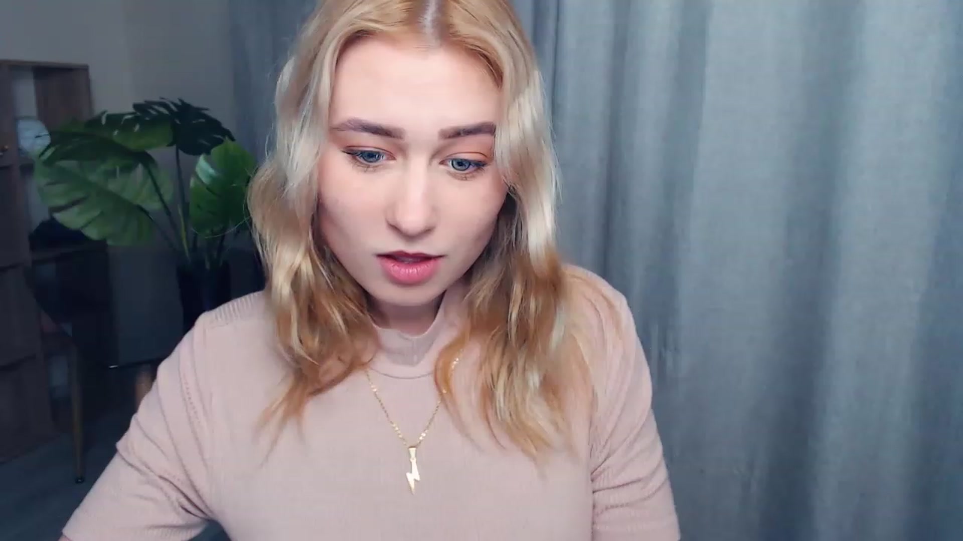 Gallery image thumbnail from Kukla_kolduna's myfreecams stream on, 05/01/2023, 17:42 image 17 of 20