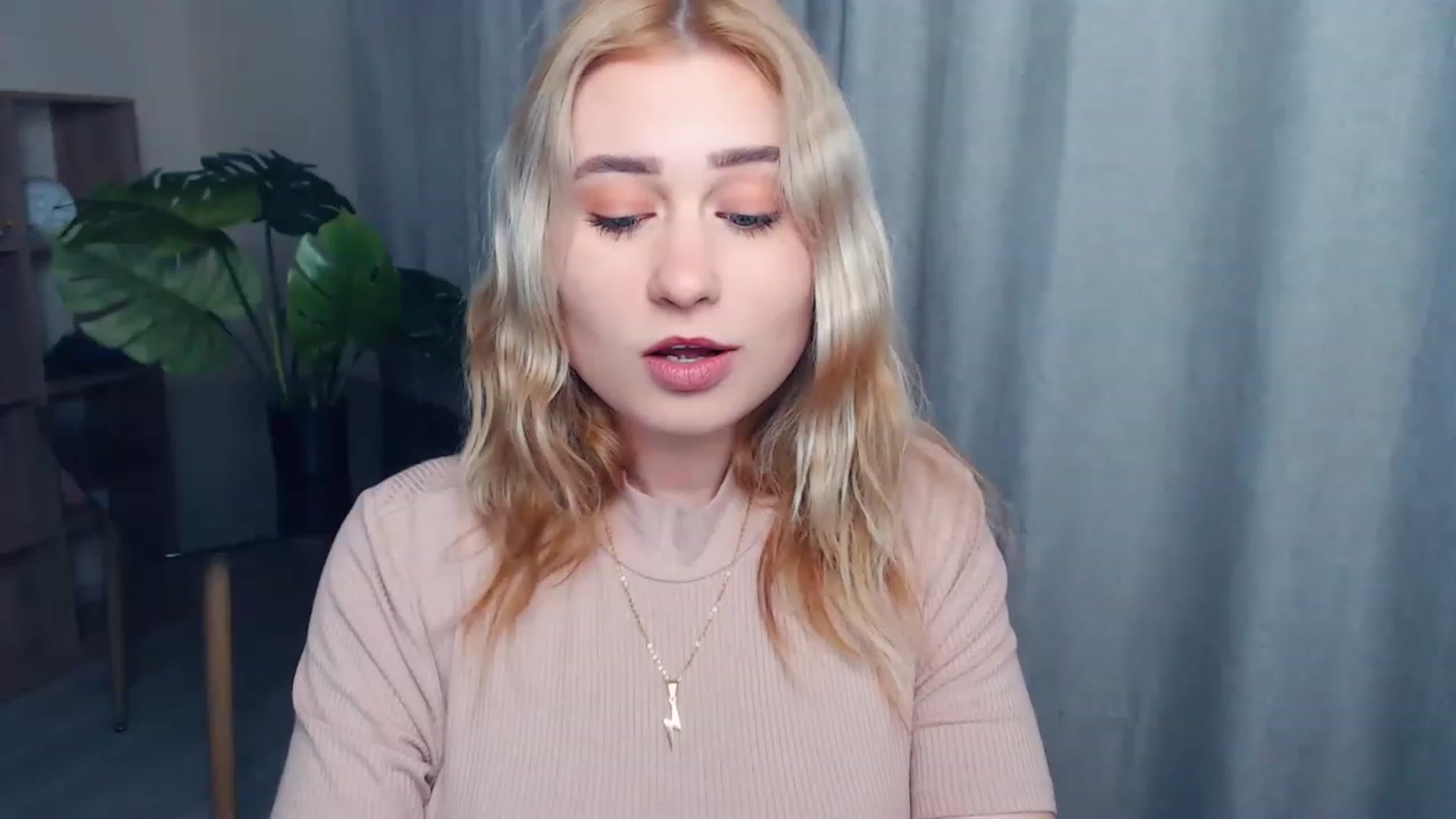 Gallery image thumbnail from Kukla_kolduna's myfreecams stream on, 05/01/2023, 17:42 image 5 of 20
