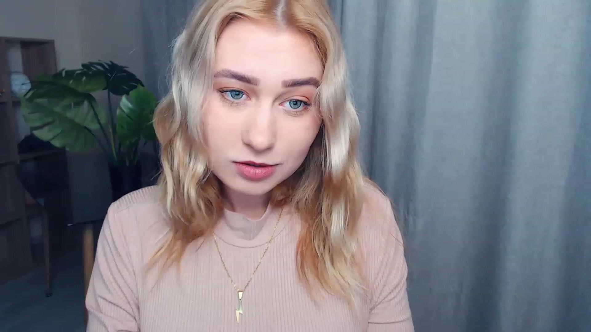 Gallery image thumbnail from Kukla_kolduna's myfreecams stream on, 05/01/2023, 17:42 image 10 of 20