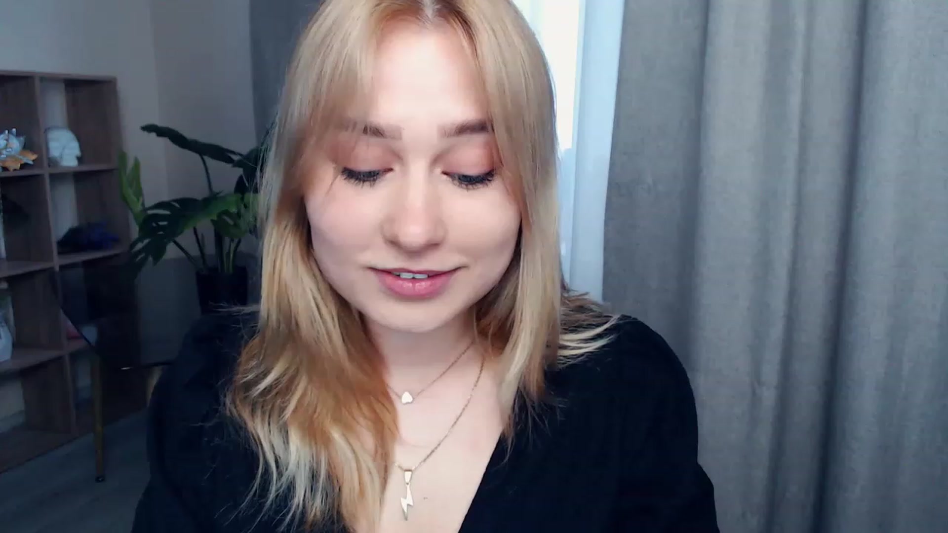 Gallery image thumbnail from Kukla_kolduna's myfreecams stream on, 05/07/2023, 17:32 image 4 of 20