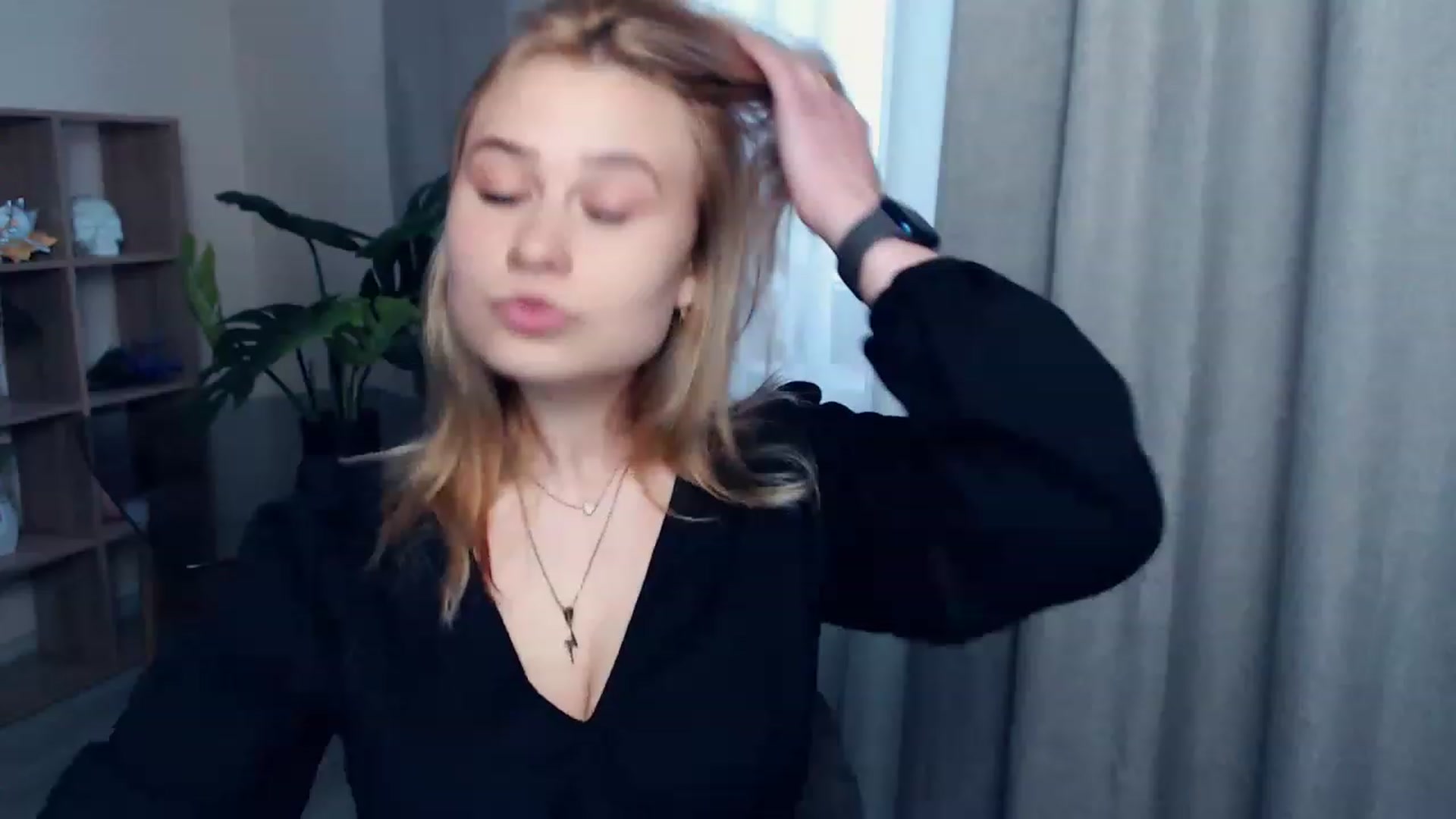 Gallery image thumbnail from Kukla_kolduna's myfreecams stream on, 05/07/2023, 17:32 image 6 of 20