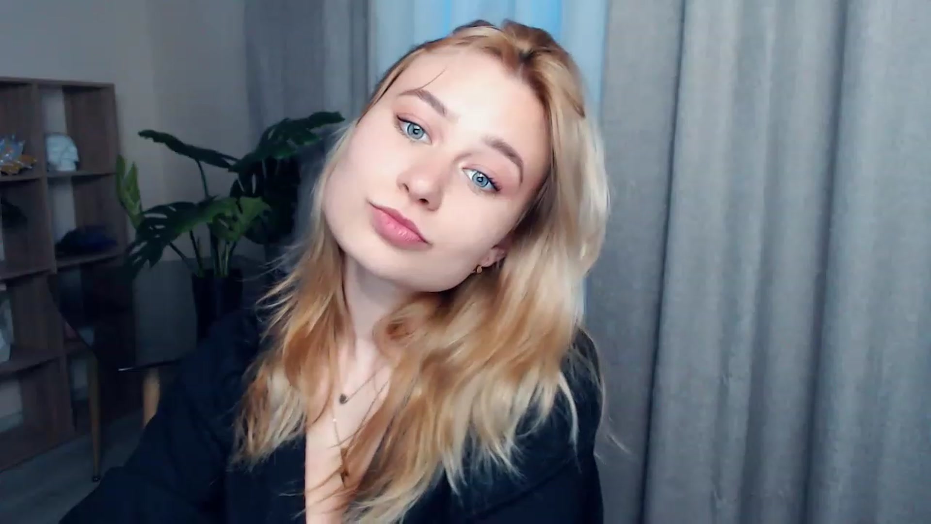 Gallery image thumbnail from Kukla_kolduna's myfreecams stream on, 05/07/2023, 17:32 image 17 of 20
