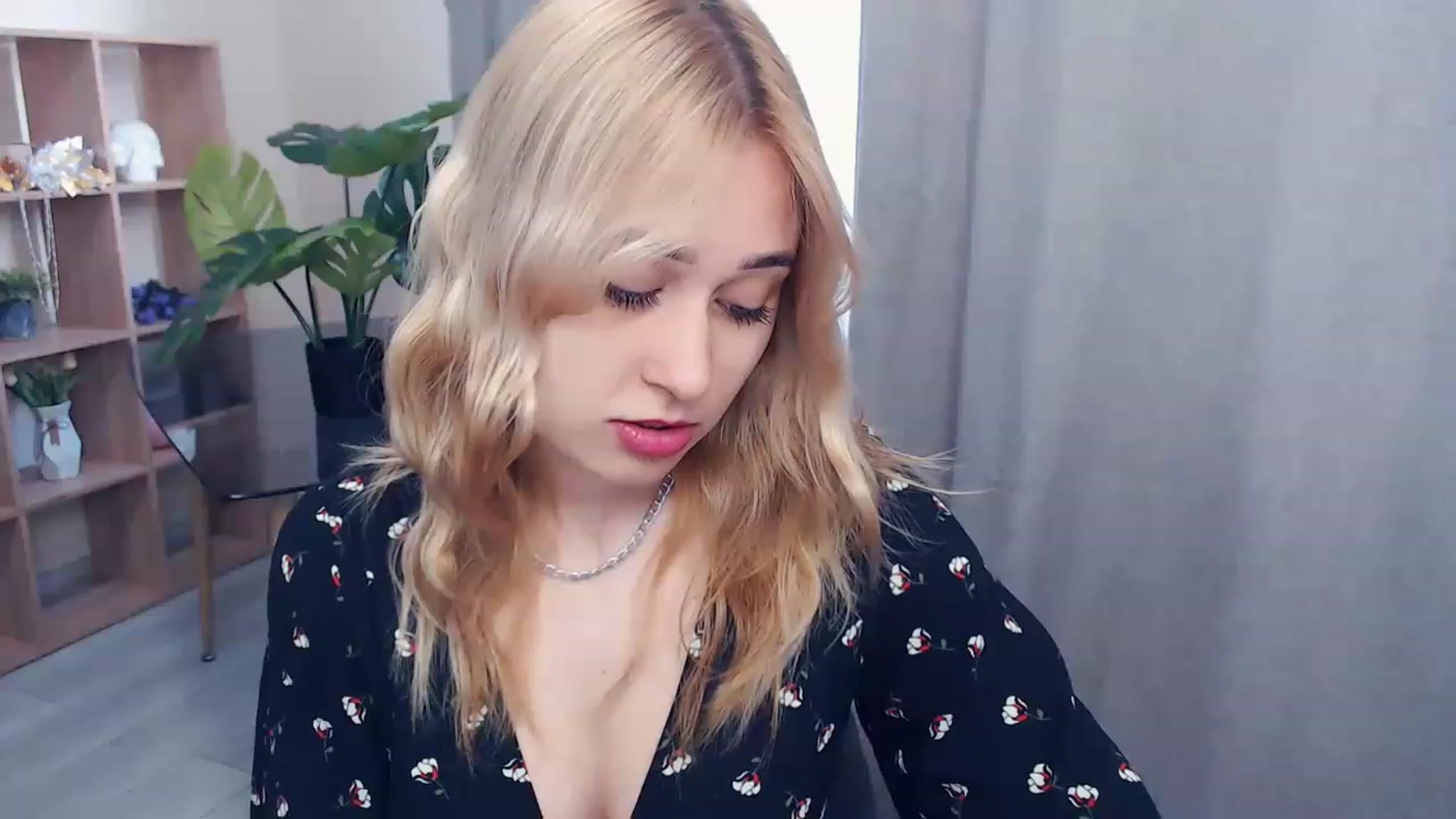 Gallery image thumbnail from Kukla_kolduna's myfreecams stream on, 05/15/2023, 16:05 image 9 of 20