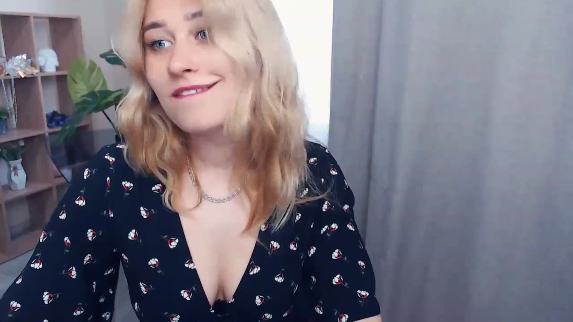 Gallery image thumbnail from Kukla_kolduna's myfreecams stream on, 05/15/2023, 16:05 image 20 of 20