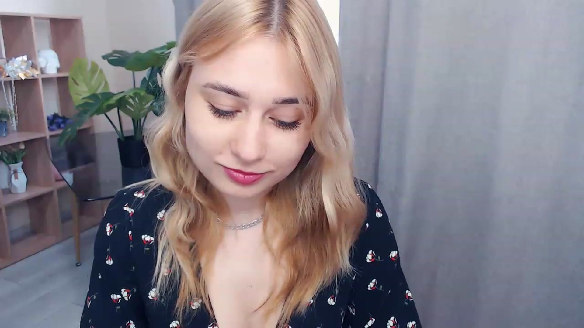 Gallery image thumbnail from Kukla_kolduna's myfreecams stream on, 05/15/2023, 16:05 image 14 of 20