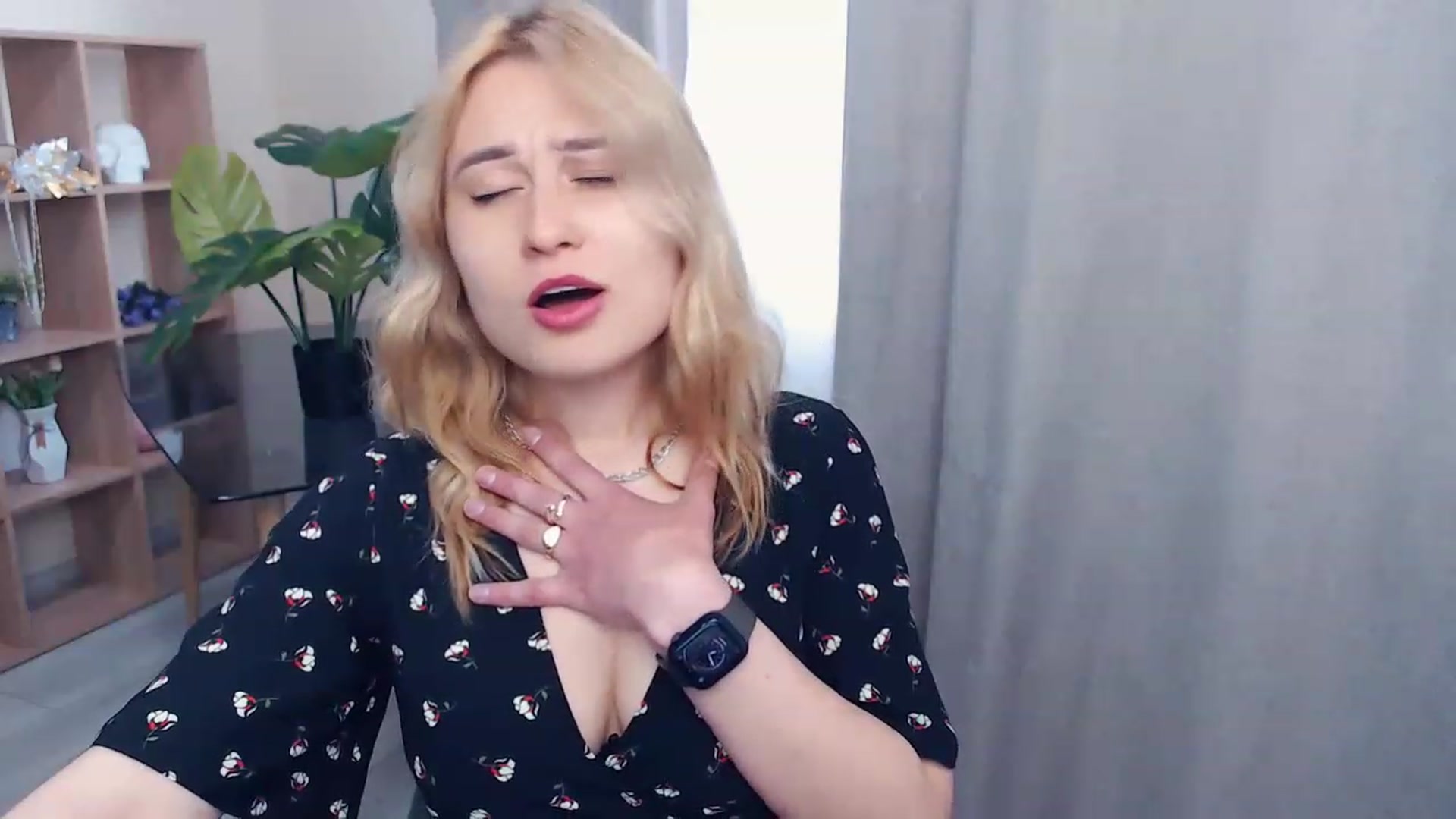 Gallery image thumbnail from Kukla_kolduna's myfreecams stream on, 05/15/2023, 16:05 image 18 of 20