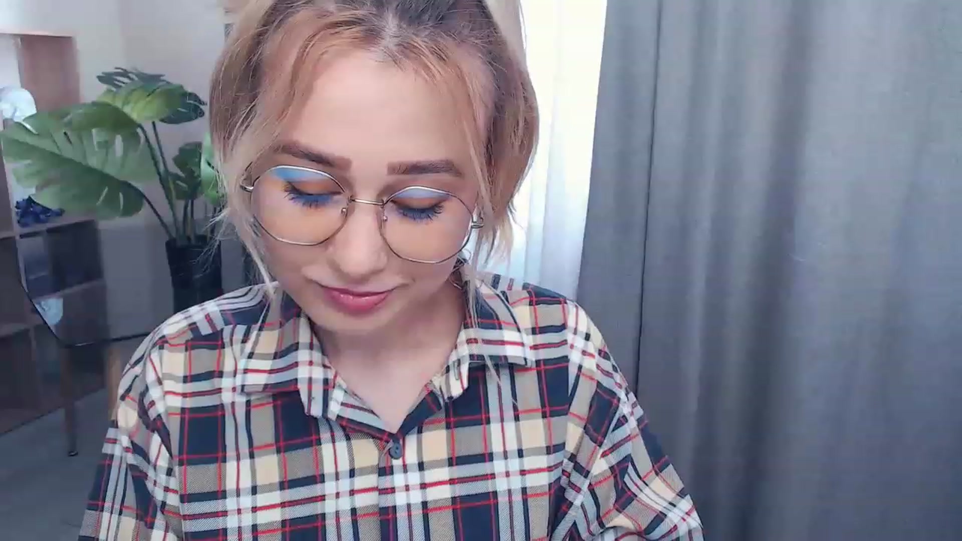 Gallery image thumbnail from Kukla_kolduna's myfreecams stream on, 05/19/2023, 14:13 image 12 of 20
