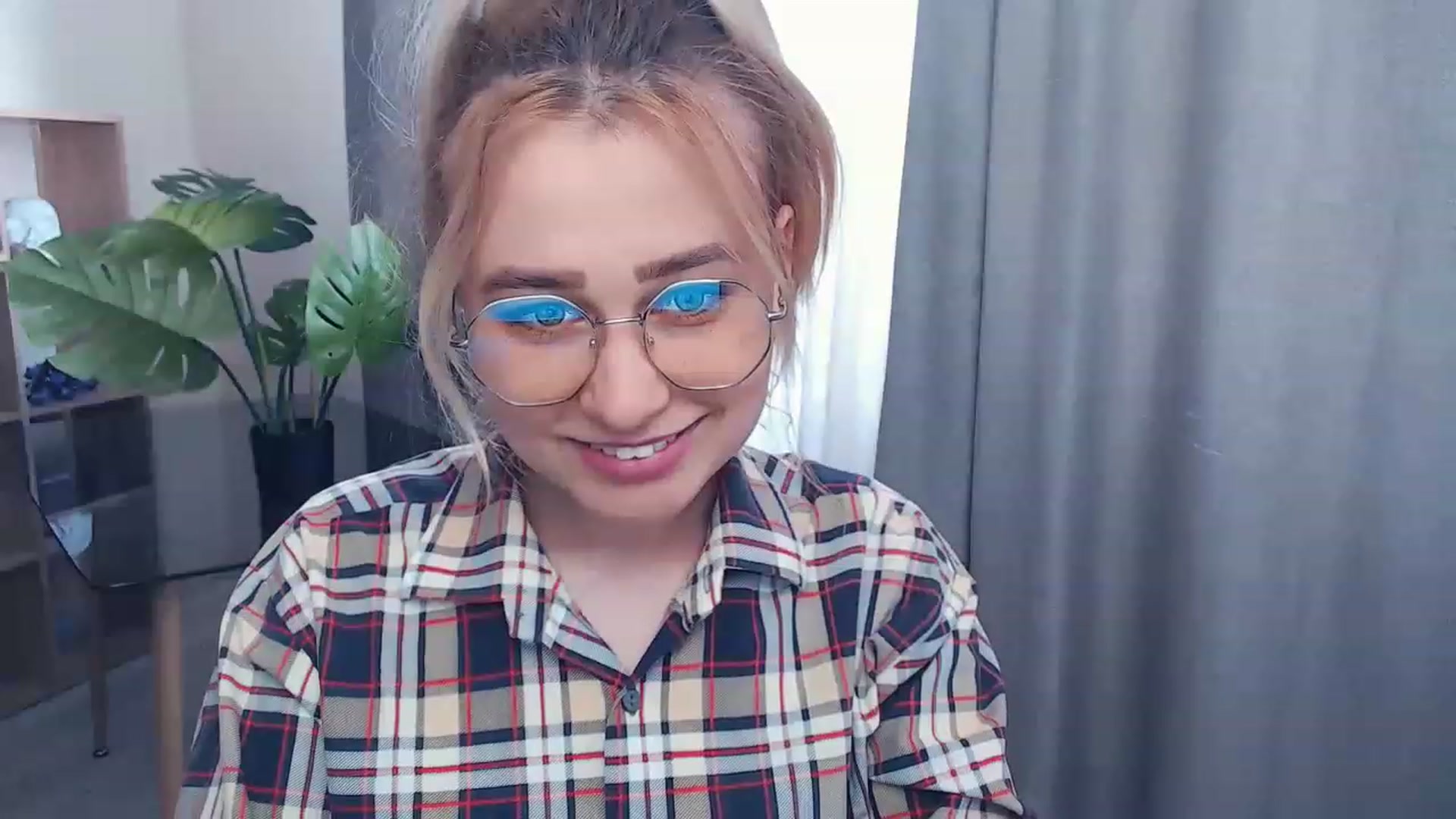 Gallery image thumbnail from Kukla_kolduna's myfreecams stream on, 05/19/2023, 14:13 image 7 of 20