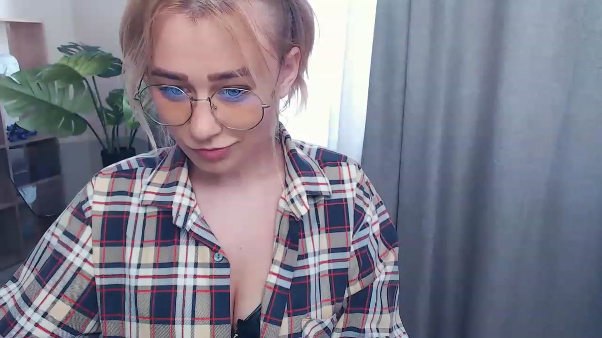 Gallery image thumbnail from Kukla_kolduna's myfreecams stream on, 05/19/2023, 14:13 image 15 of 20