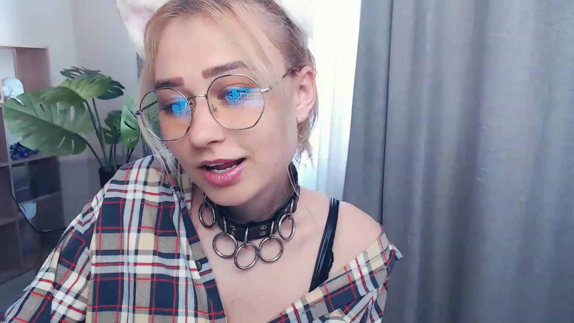 Gallery image thumbnail from Kukla_kolduna's myfreecams stream on, 05/19/2023, 14:13 image 5 of 20