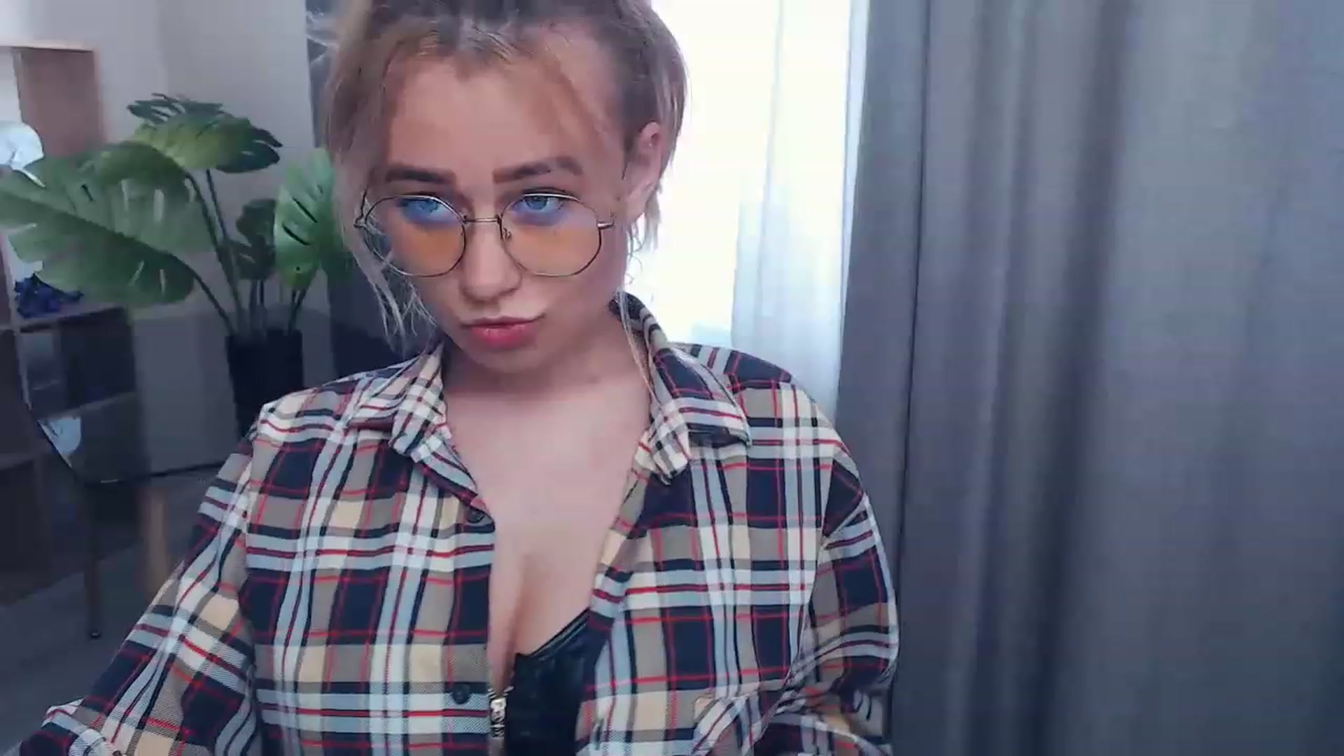 Gallery image thumbnail from Kukla_kolduna's myfreecams stream on, 05/19/2023, 14:13 image 17 of 20