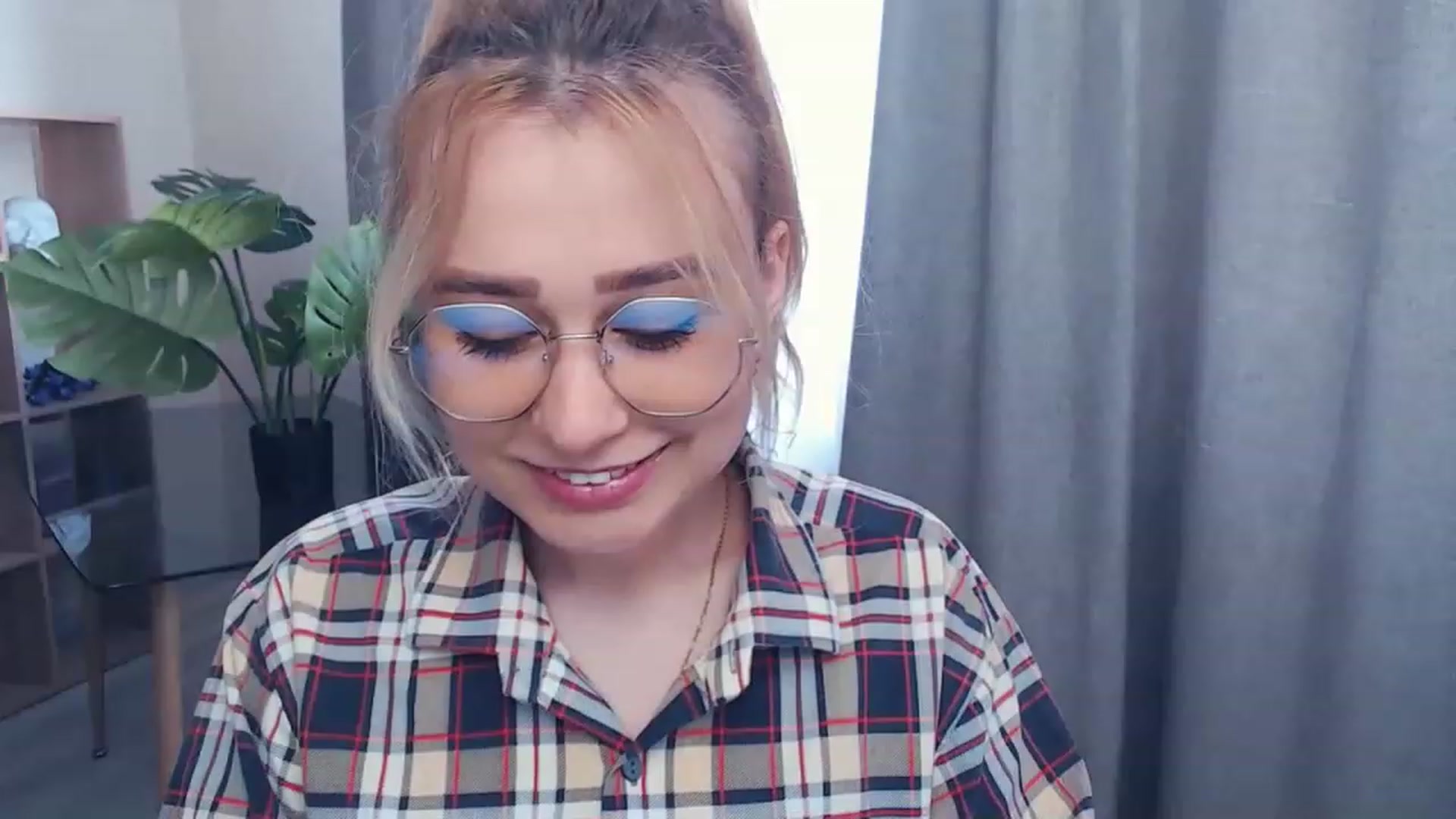 Gallery image thumbnail from Kukla_kolduna's myfreecams stream on, 05/19/2023, 14:13 image 1 of 20