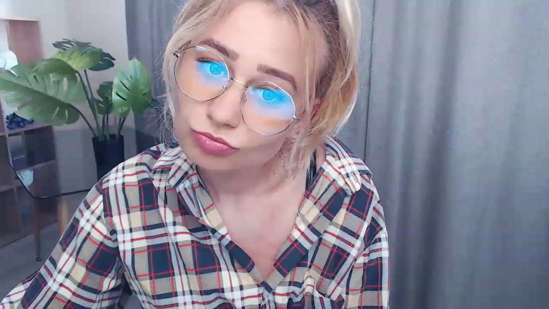Gallery image thumbnail from Kukla_kolduna's myfreecams stream on, 05/19/2023, 14:13 image 13 of 20