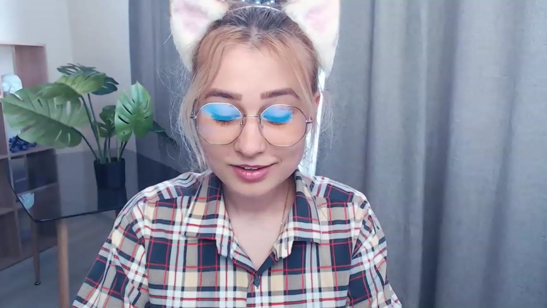 Gallery image thumbnail from Kukla_kolduna's myfreecams stream on, 05/19/2023, 14:13 image 2 of 20