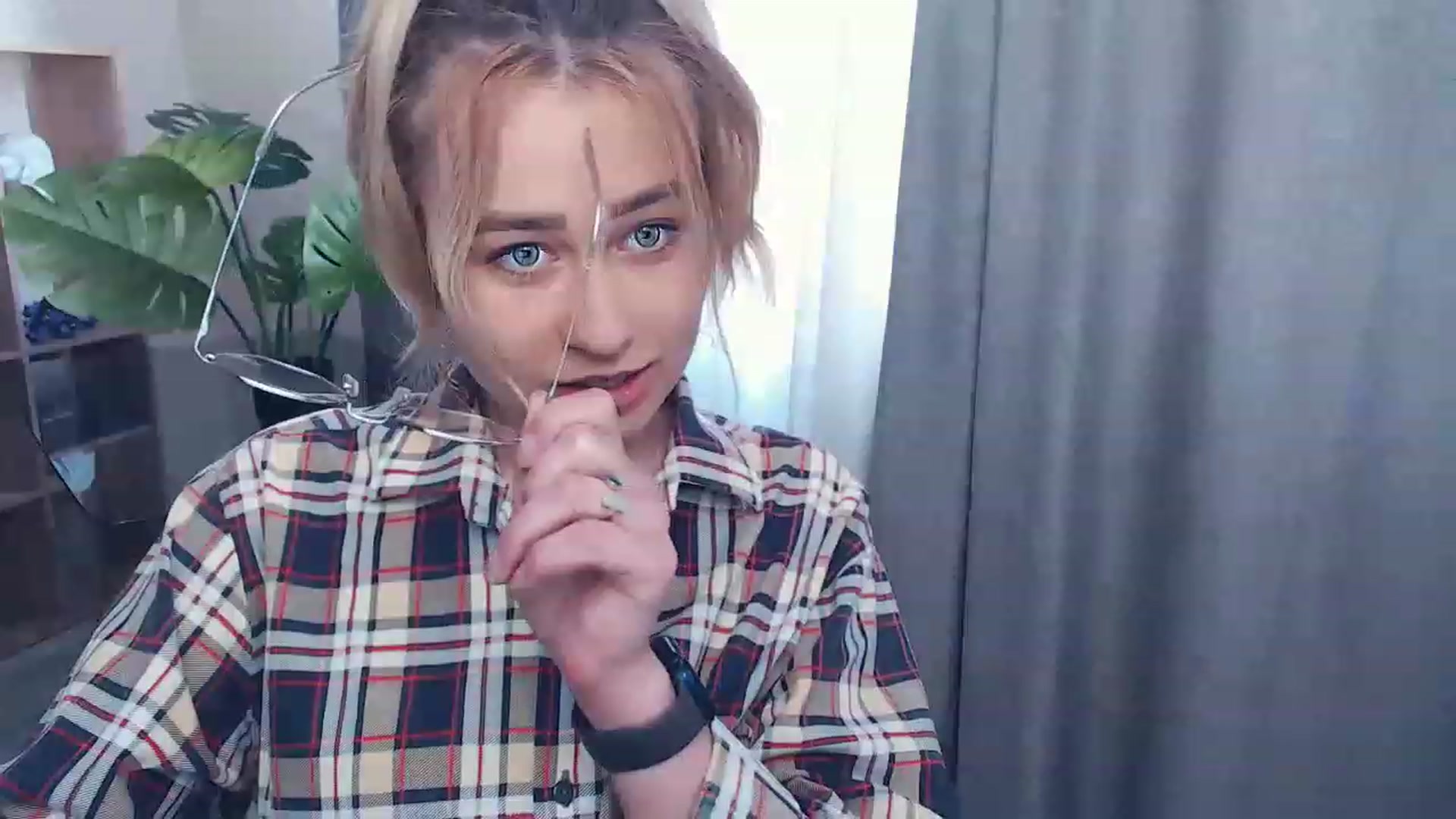 Gallery image thumbnail from Kukla_kolduna's myfreecams stream on, 05/19/2023, 14:13 image 9 of 20