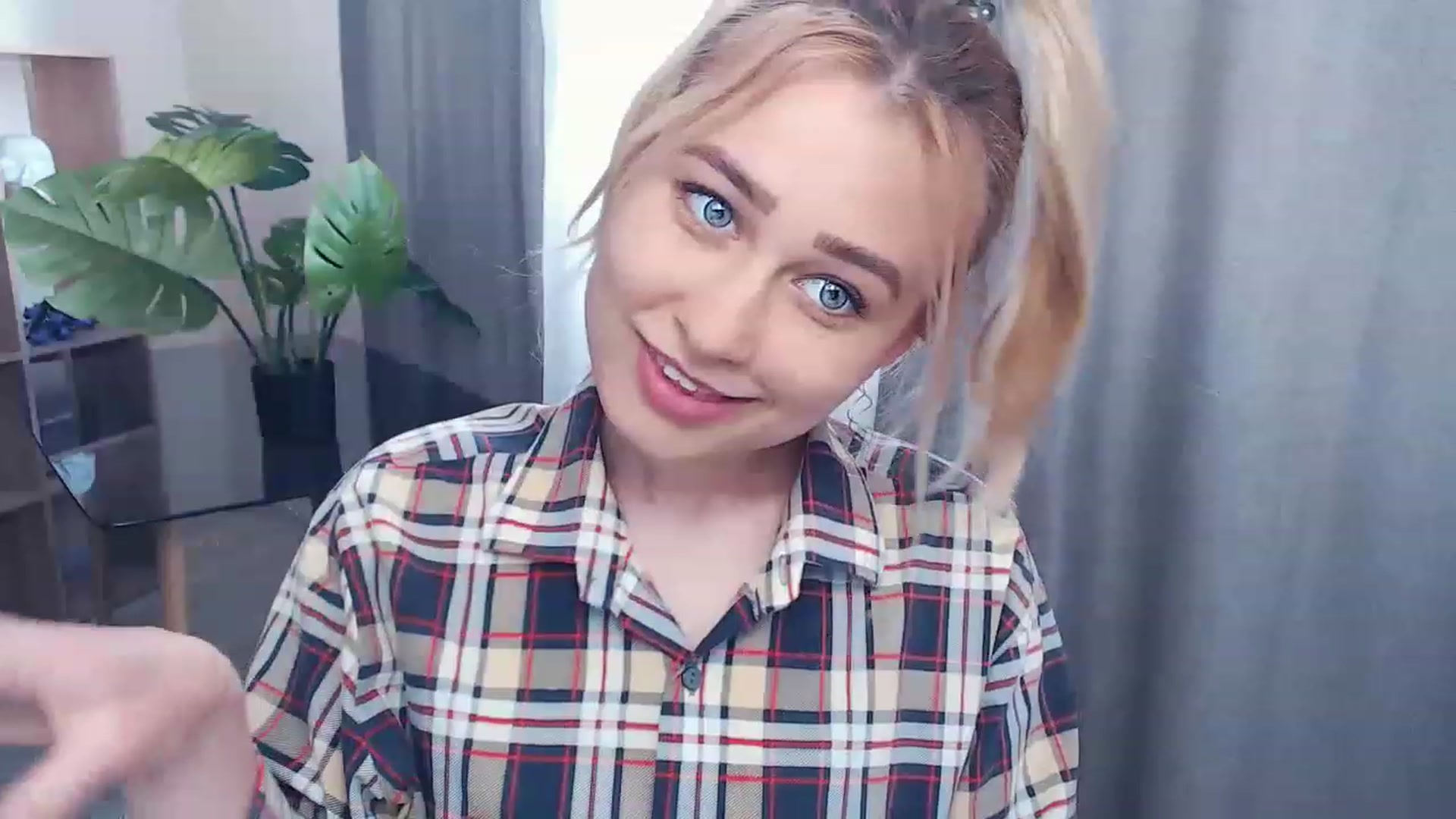 Gallery image thumbnail from Kukla_kolduna's myfreecams stream on, 05/19/2023, 14:13 image 8 of 20