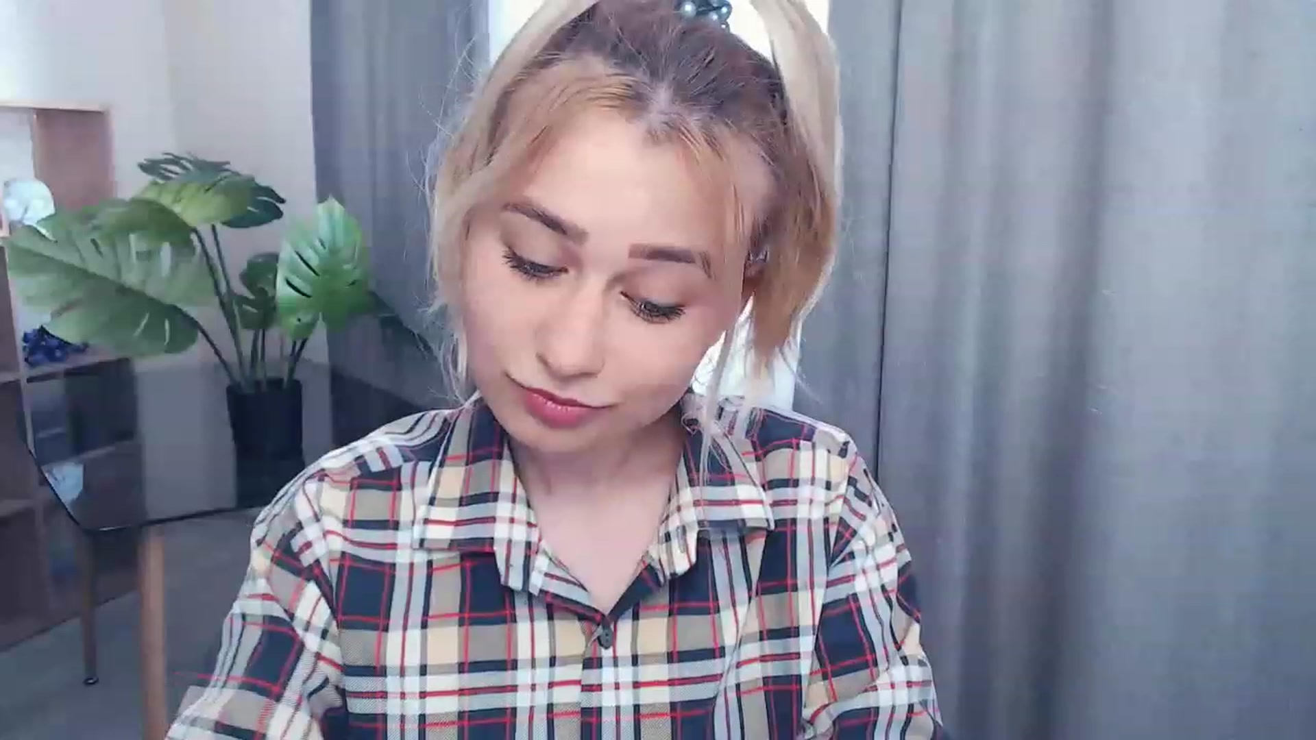 Gallery image thumbnail from Kukla_kolduna's myfreecams stream on, 05/19/2023, 14:13 image 6 of 20