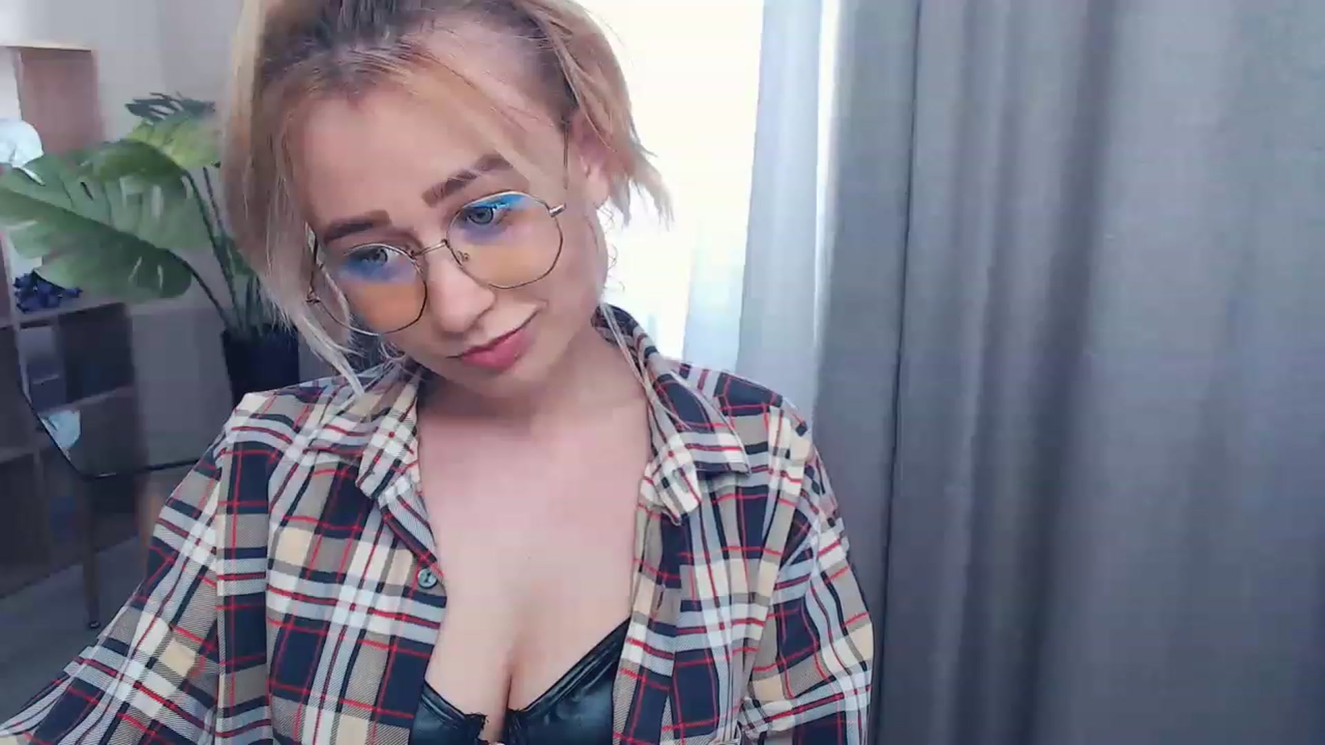 Gallery image thumbnail from Kukla_kolduna's myfreecams stream on, 05/19/2023, 14:13 image 20 of 20