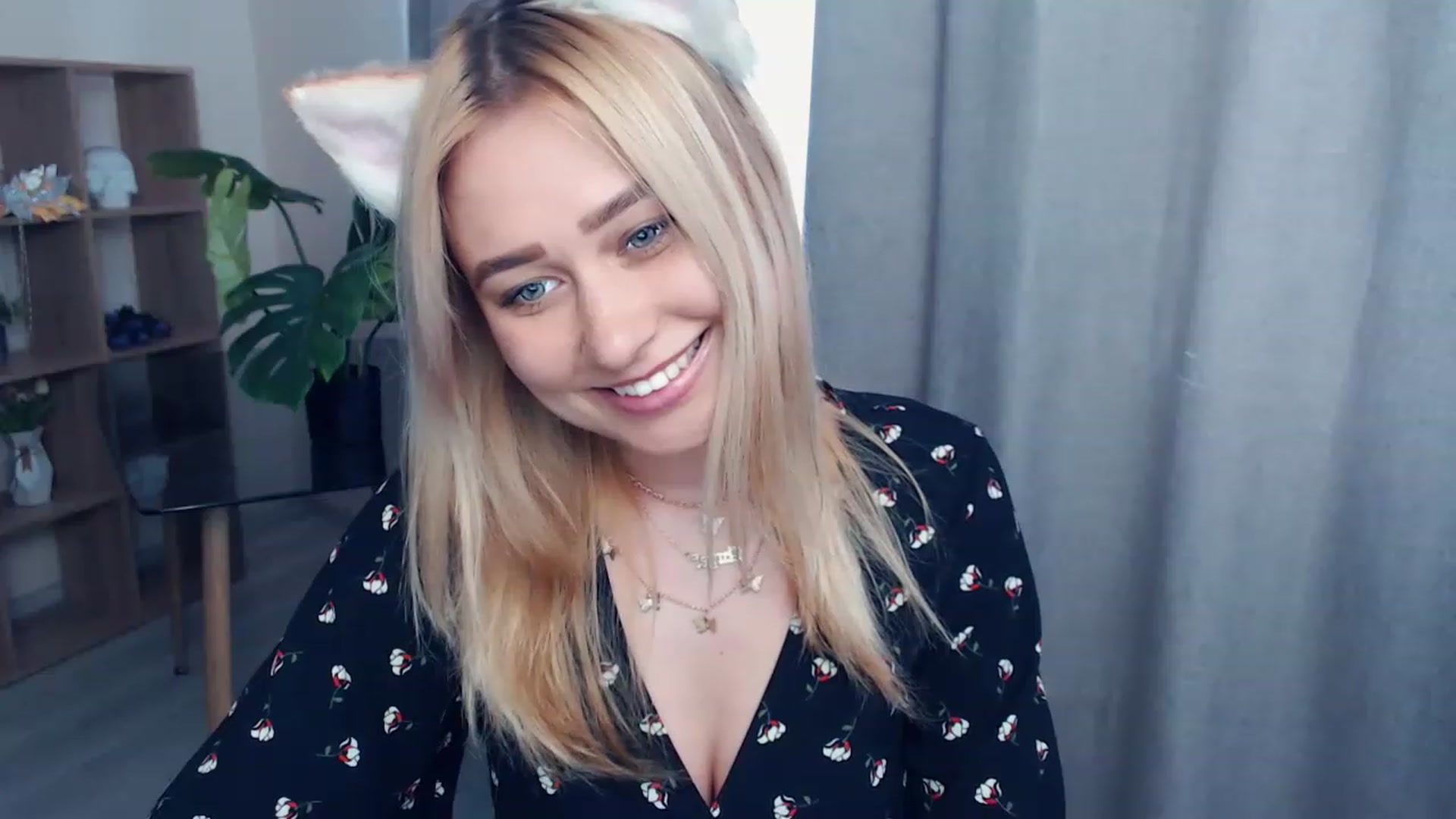 Gallery image thumbnail from Kukla_kolduna's myfreecams stream on, 05/27/2023, 15:07 image 15 of 20