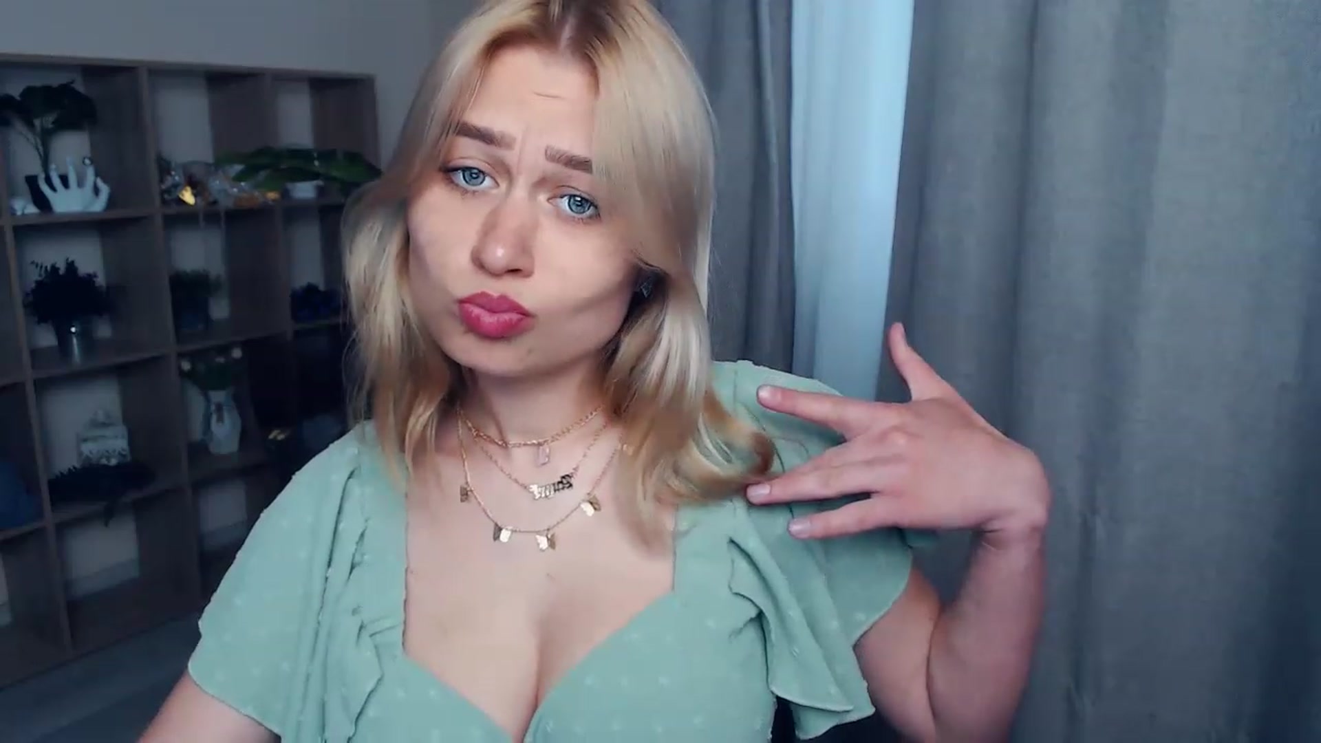 Gallery image thumbnail from Kukla_kolduna's myfreecams stream on, 06/10/2023, 15:34 image 17 of 20