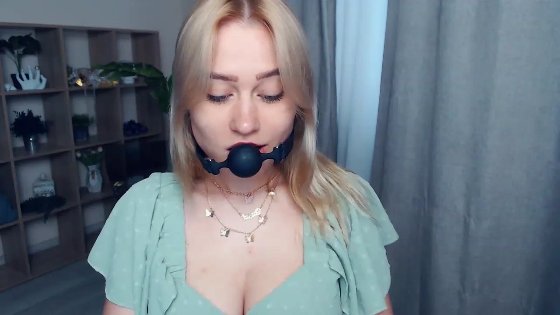 Gallery image thumbnail from Kukla_kolduna's myfreecams stream on, 06/10/2023, 15:34 image 15 of 20