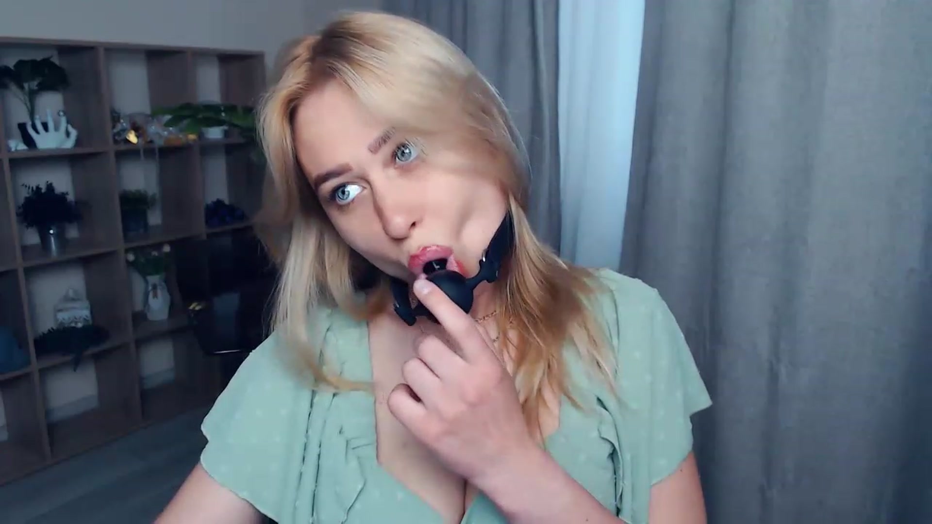 Gallery image thumbnail from Kukla_kolduna's myfreecams stream on, 06/10/2023, 15:34 image 16 of 20