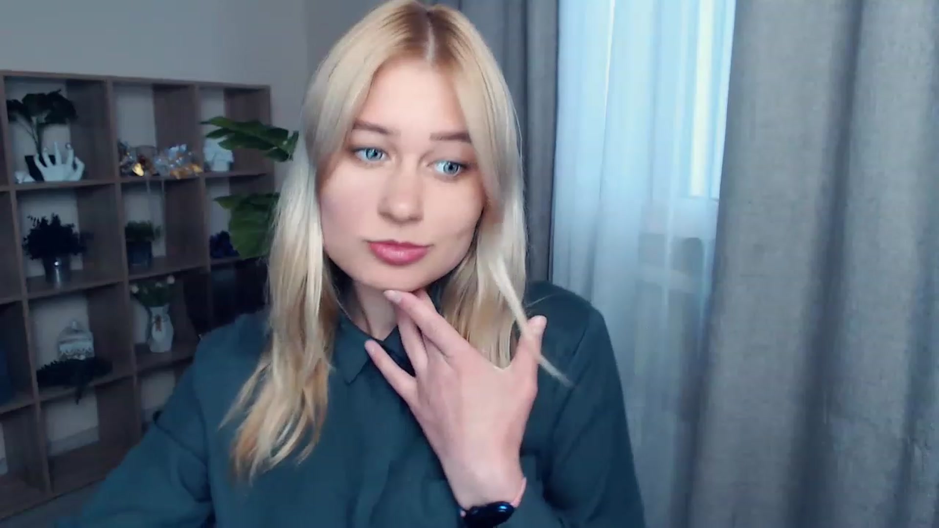 Gallery image thumbnail from Kukla_kolduna's myfreecams stream on, 06/12/2023, 17:15 image 3 of 20