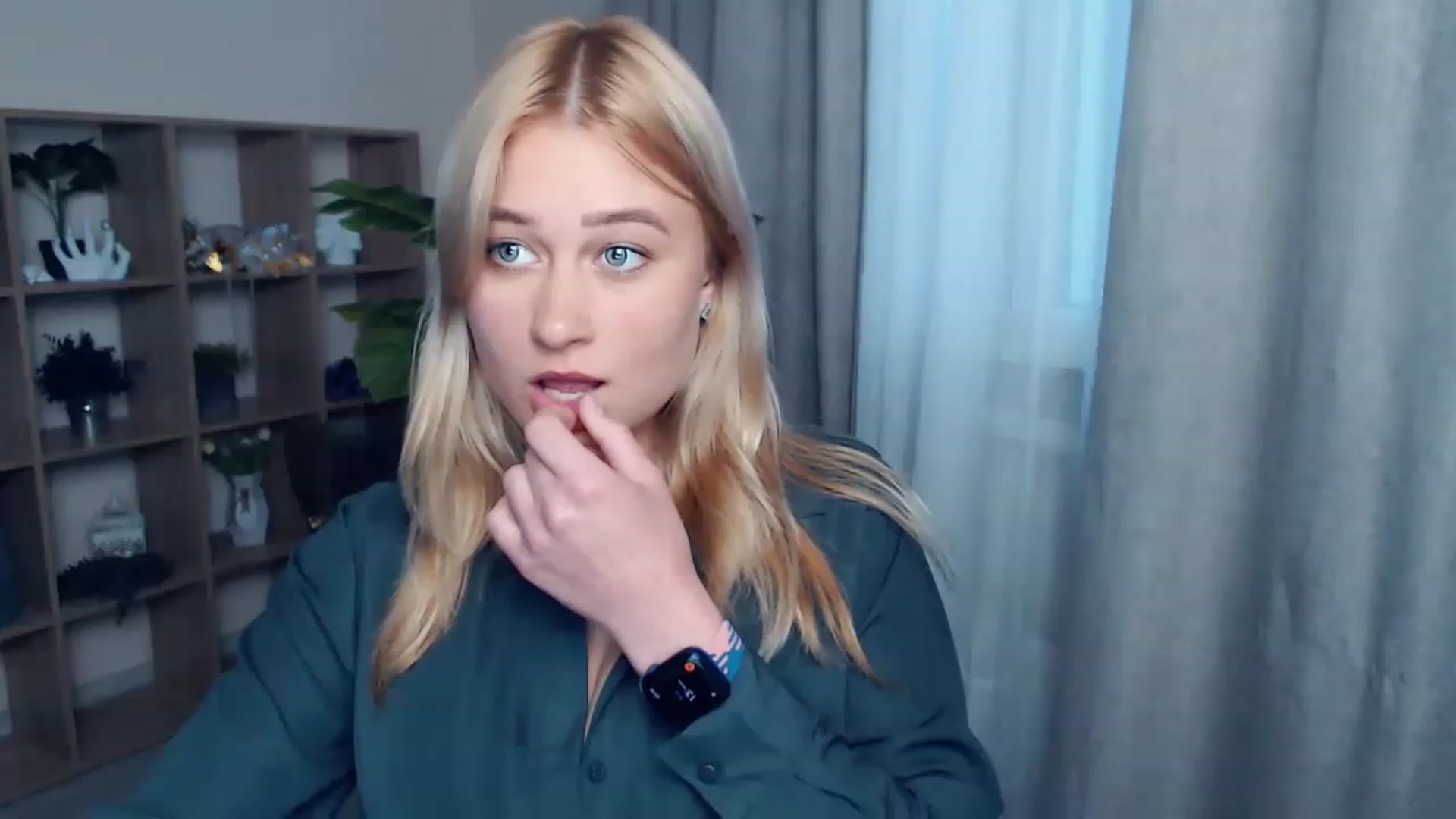 Gallery image thumbnail from Kukla_kolduna's myfreecams stream on, 06/12/2023, 17:15 image 19 of 20
