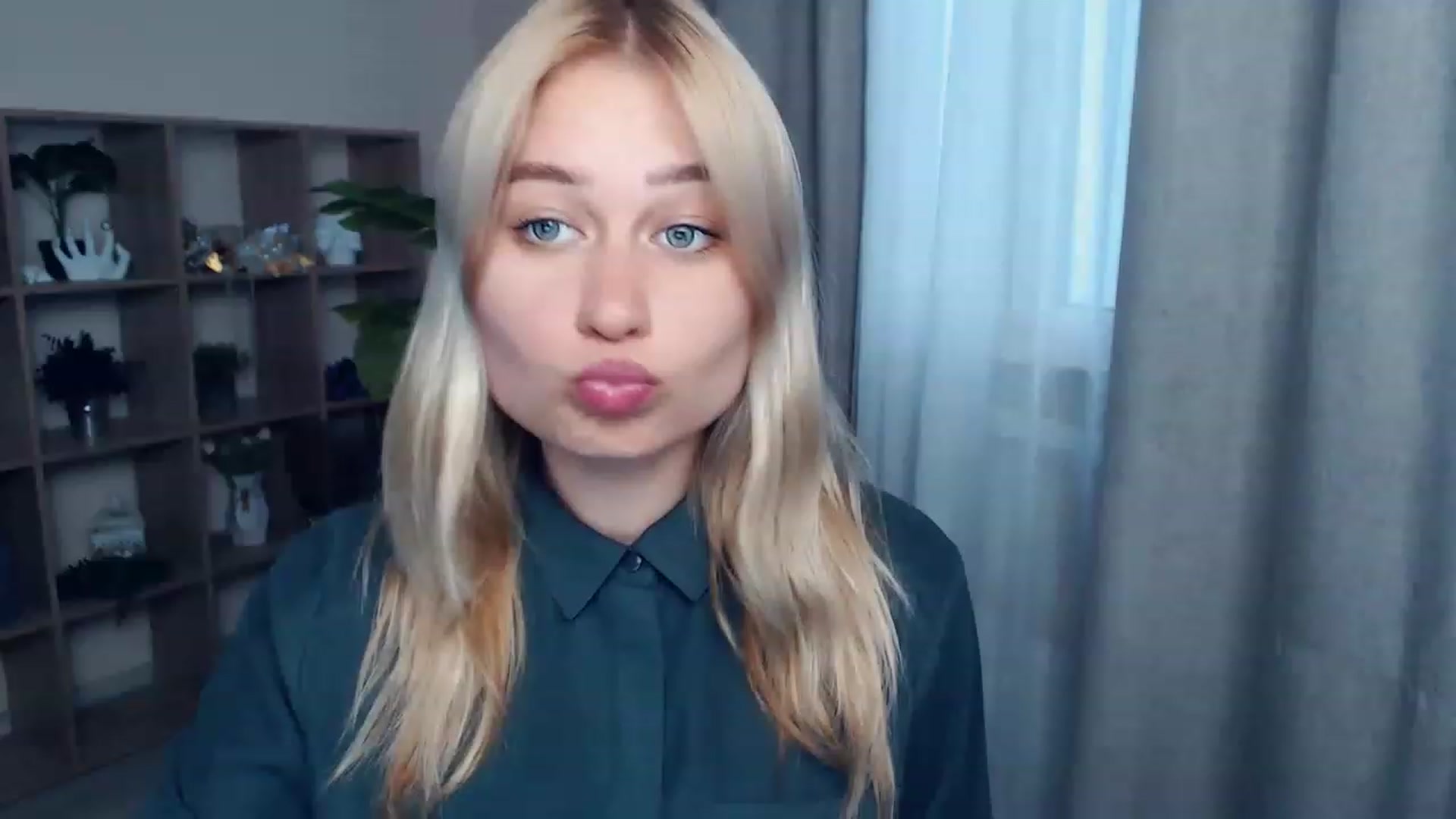 Gallery image thumbnail from Kukla_kolduna's myfreecams stream on, 06/12/2023, 17:15 image 2 of 20
