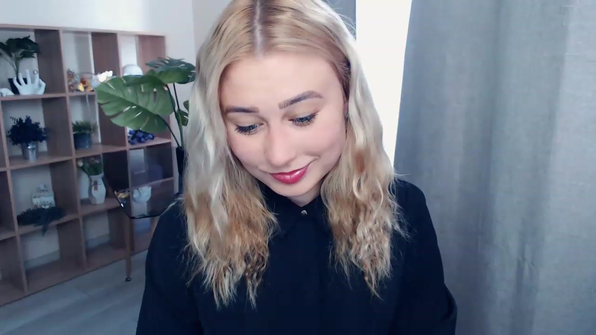 Gallery image thumbnail from Kukla_kolduna's myfreecams stream on, 06/15/2023, 15:11 image 2 of 20