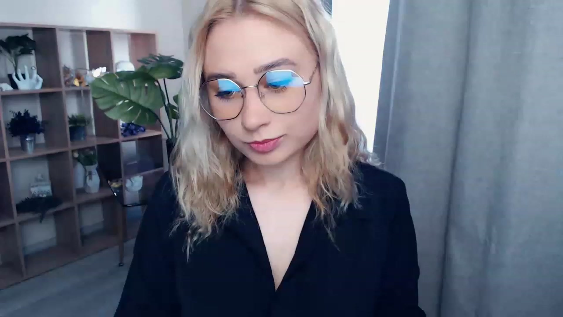 Gallery image thumbnail from Kukla_kolduna's myfreecams stream on, 06/15/2023, 15:11 image 17 of 20