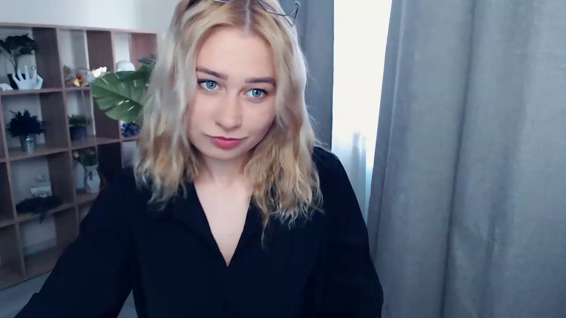 Gallery image thumbnail from Kukla_kolduna's myfreecams stream on, 06/15/2023, 15:11 image 18 of 20
