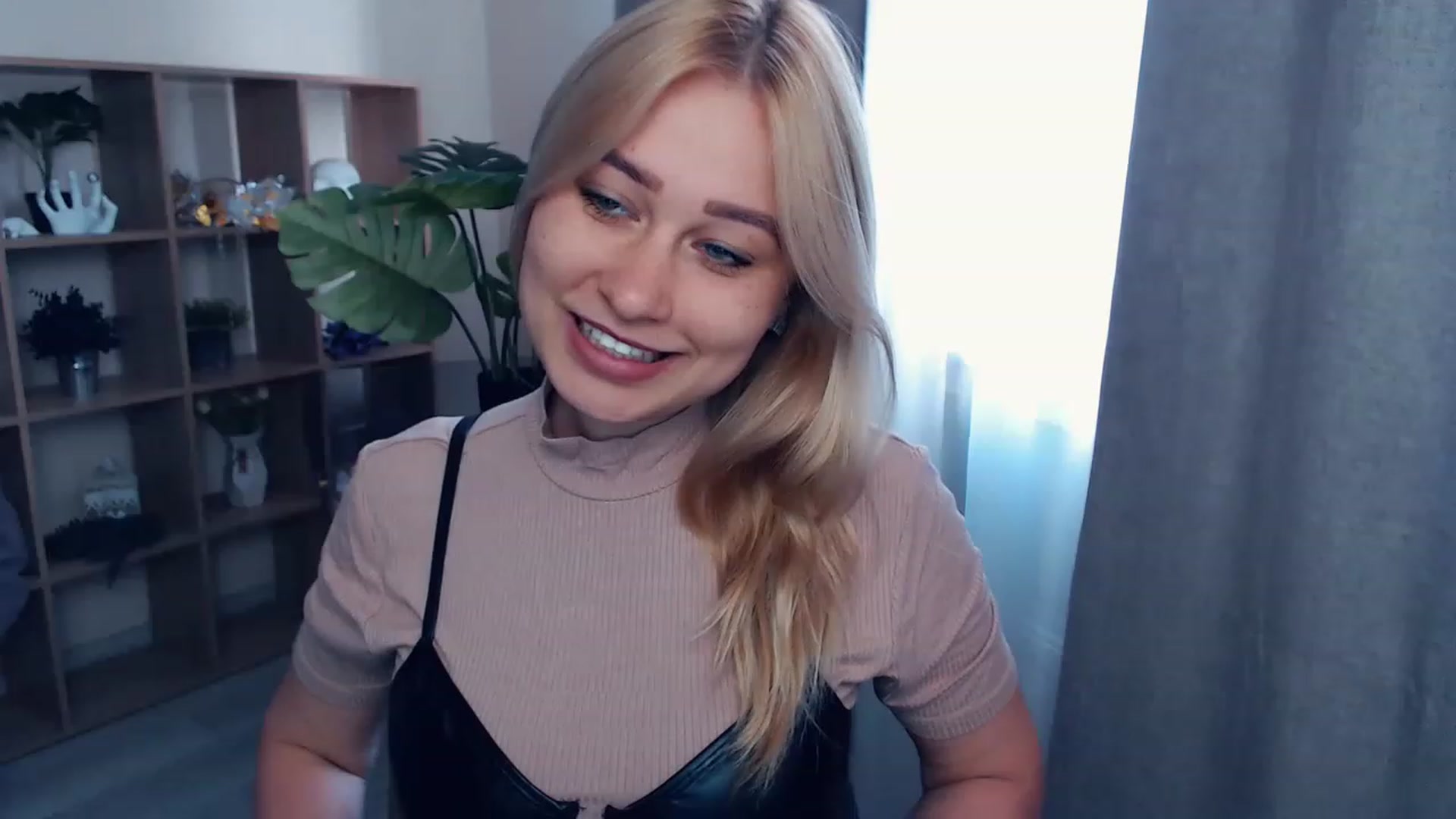 Gallery image thumbnail from Kukla_kolduna's myfreecams stream on, 06/17/2023, 15:19 image 4 of 20