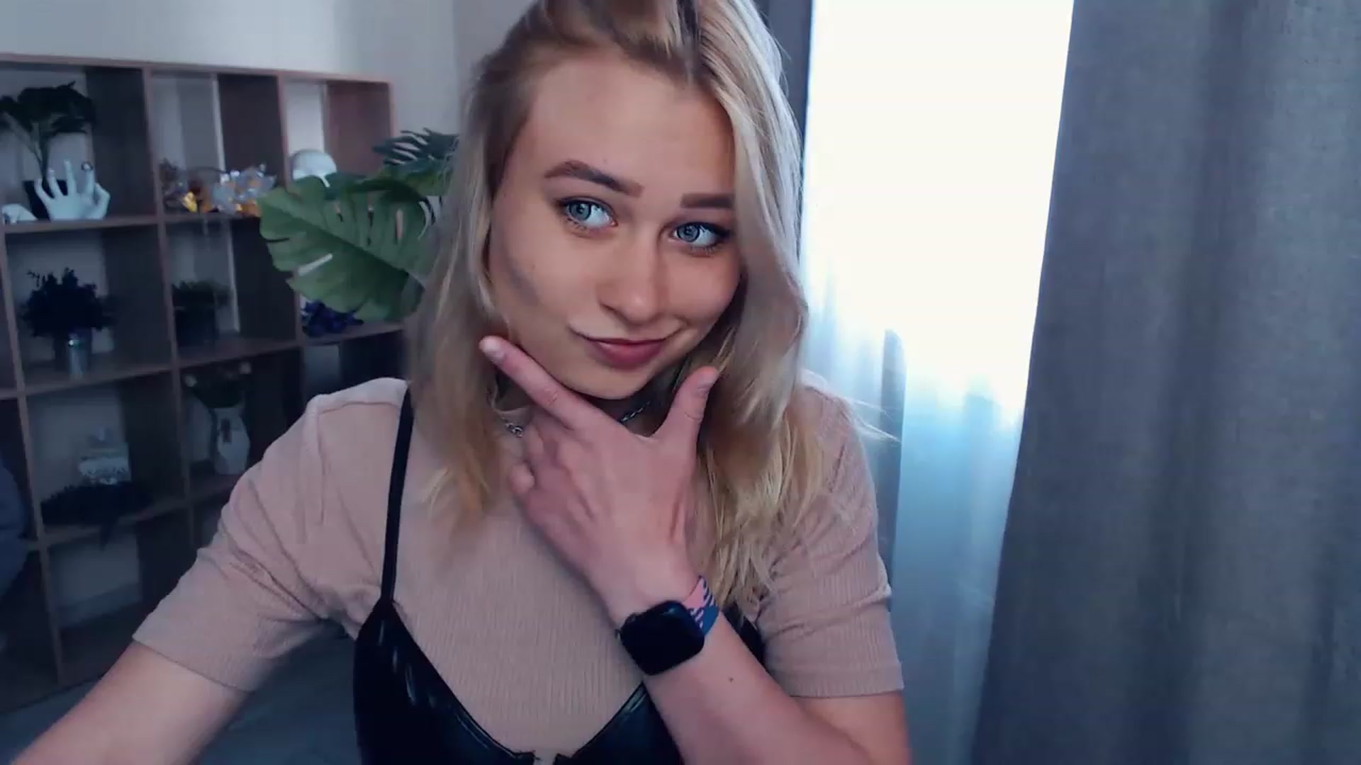 Gallery image thumbnail from Kukla_kolduna's myfreecams stream on, 06/17/2023, 15:19 image 3 of 20