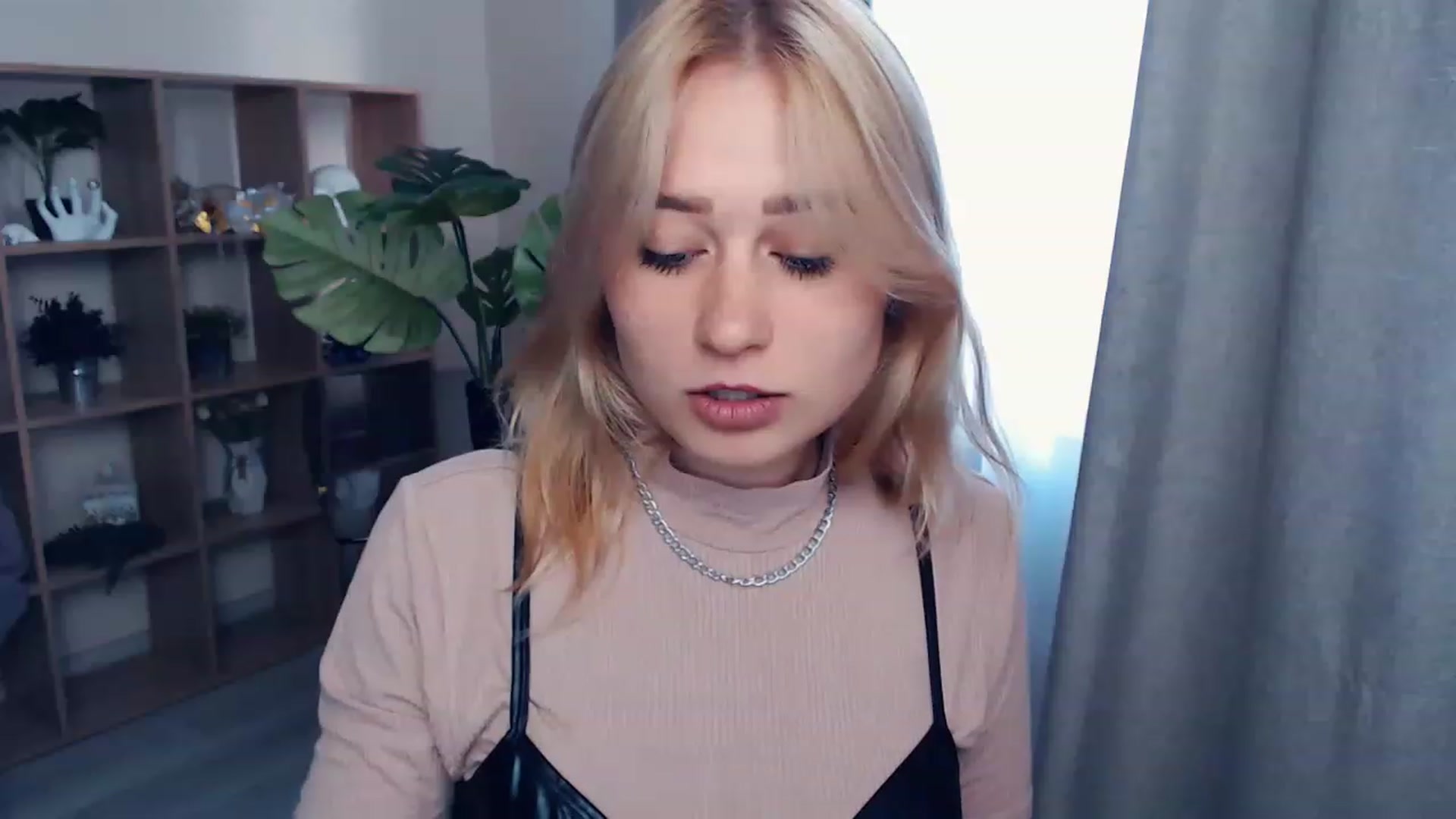 Gallery image thumbnail from Kukla_kolduna's myfreecams stream on, 06/17/2023, 16:51 image 4 of 20
