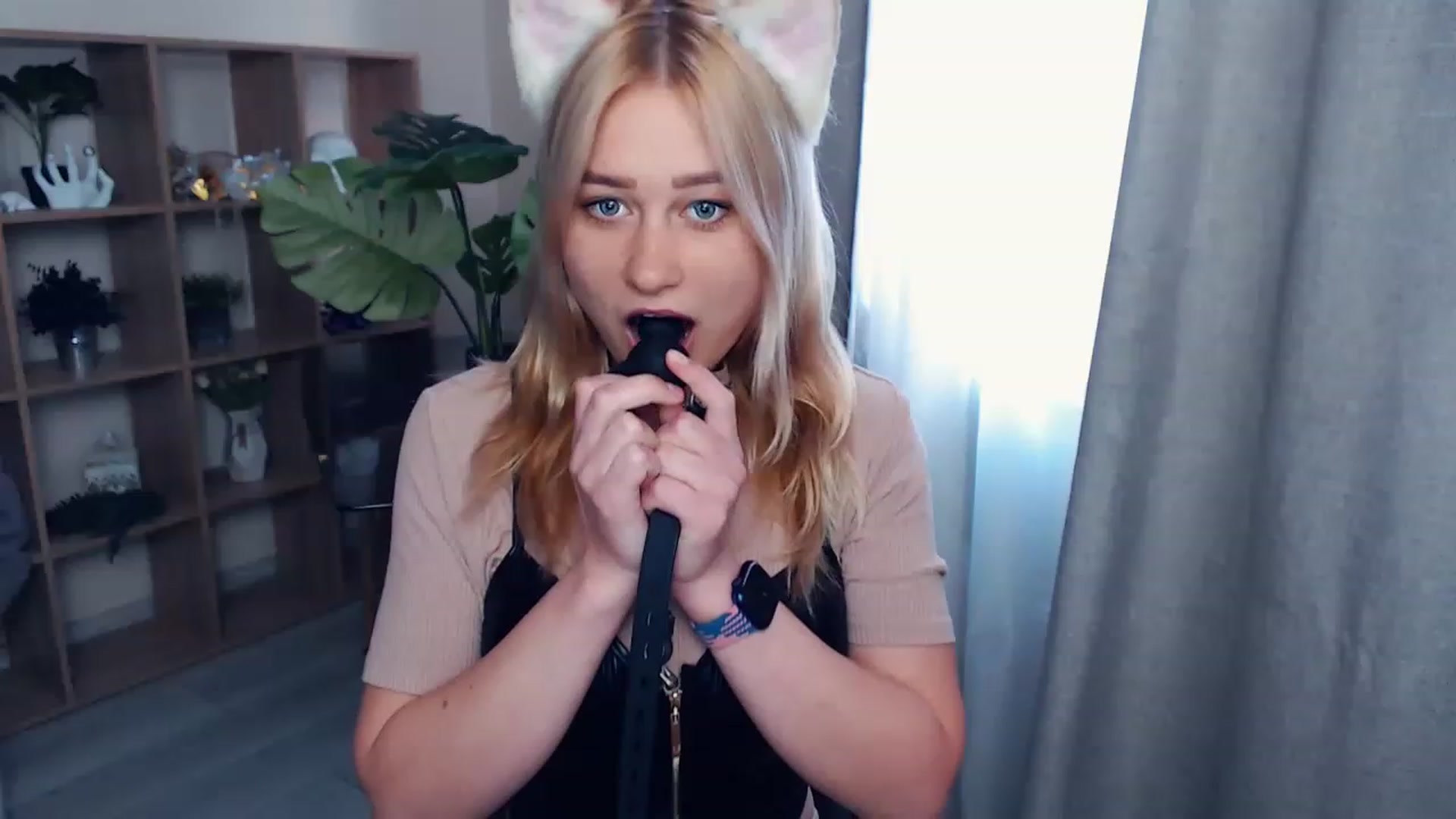 Gallery image thumbnail from Kukla_kolduna's myfreecams stream on, 06/17/2023, 16:51 image 18 of 20